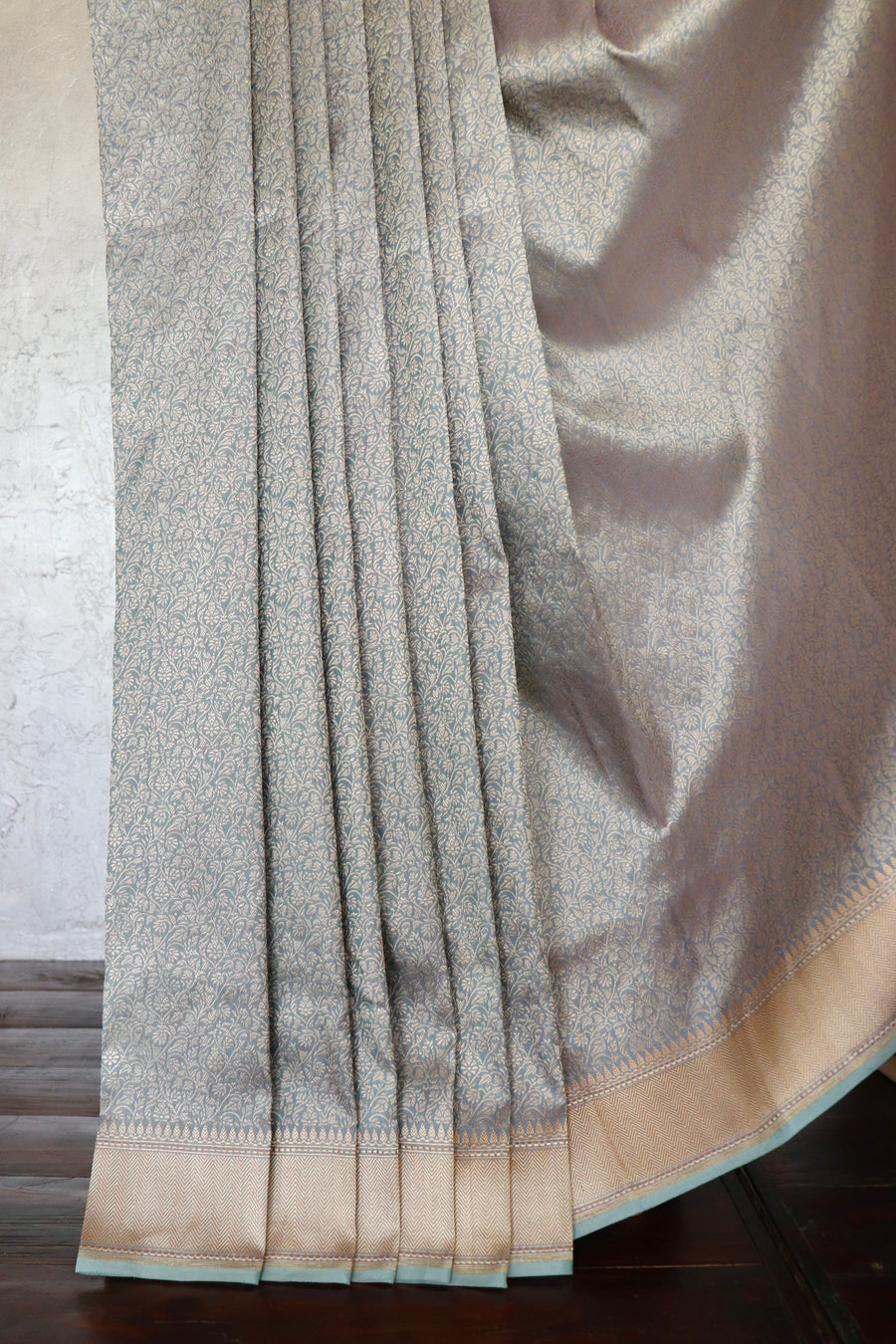 Silver Grey Tanchoi Banarsi Silk Saree - body and border detail