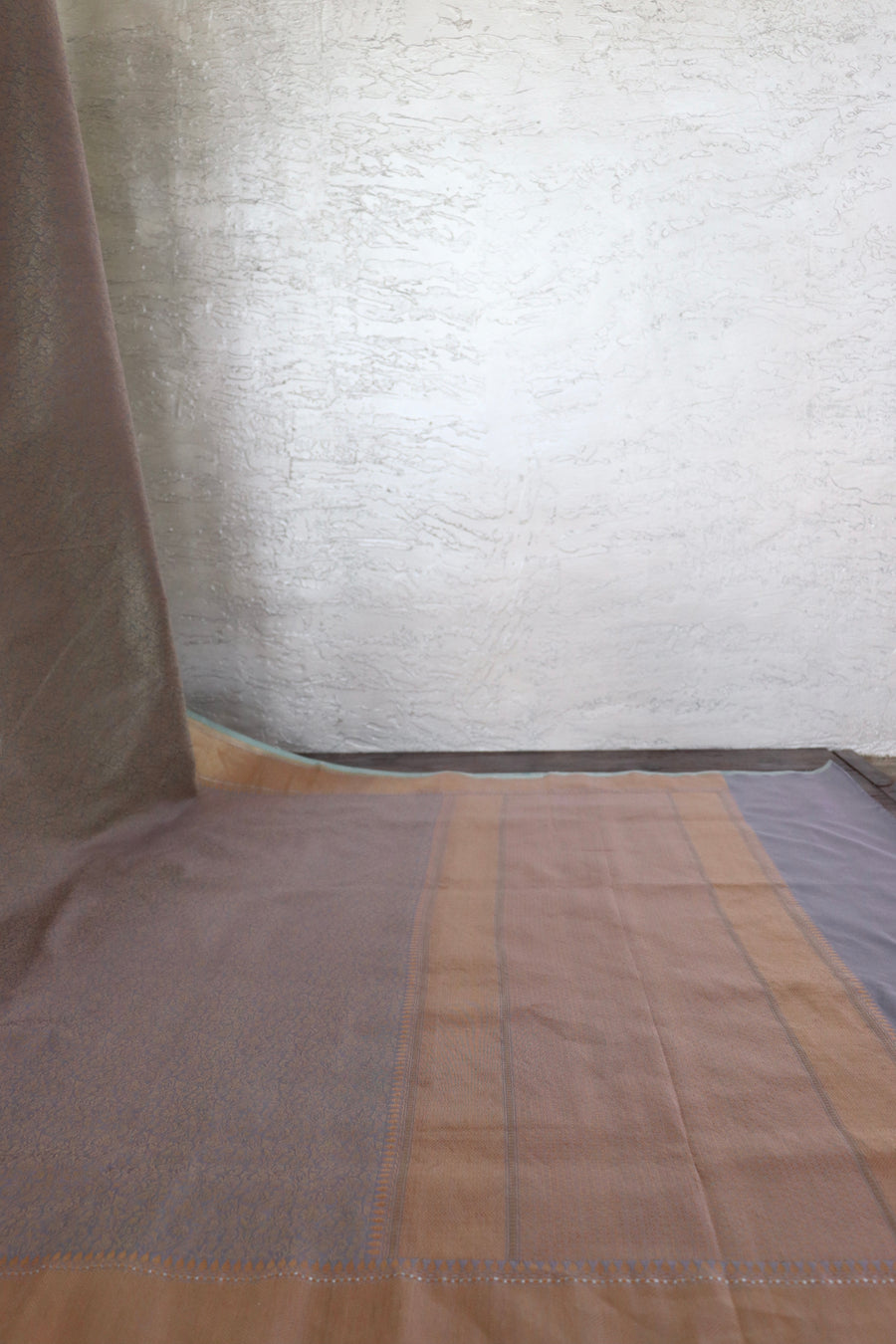 Silver Grey Tanchoi Banarsi Silk Saree - photo 3