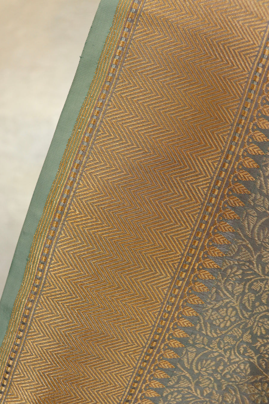 Silver Grey Tanchoi Banarsi Silk Saree - photo 4