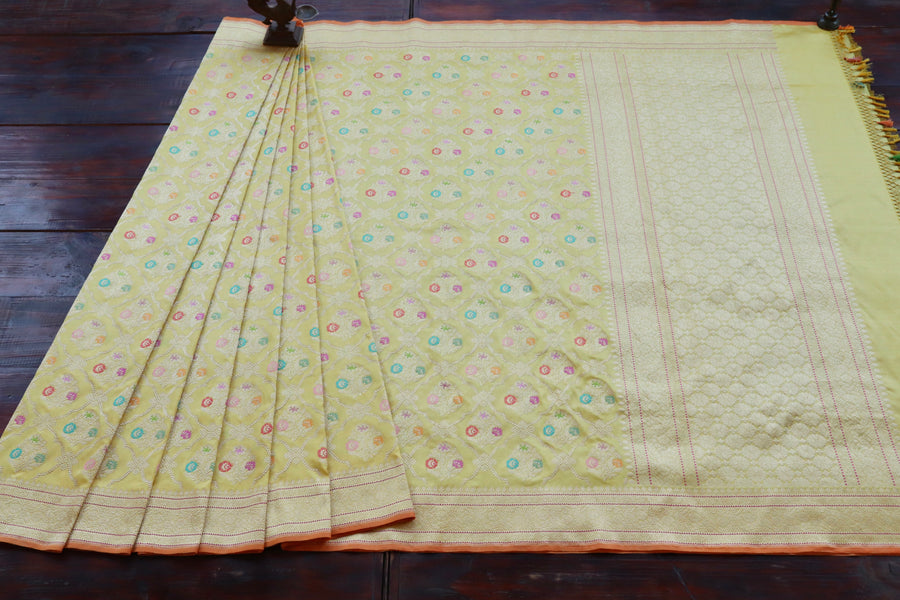 Border close-up on Lemon Yellow Meenadar Jangla saree