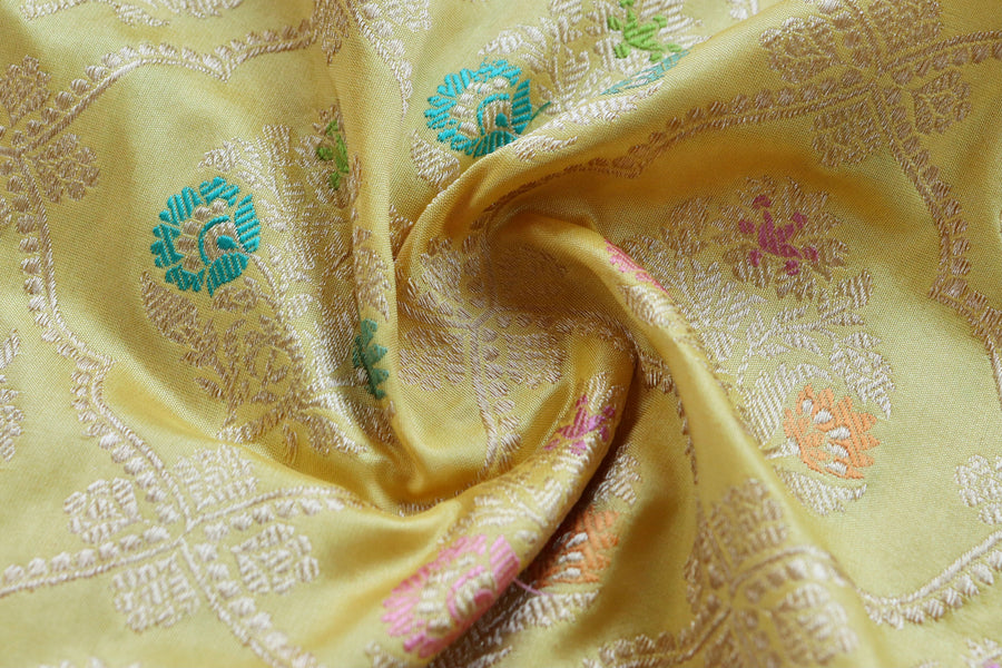 Aanchal motif on Lemon Yellow Meenadar Jangla saree