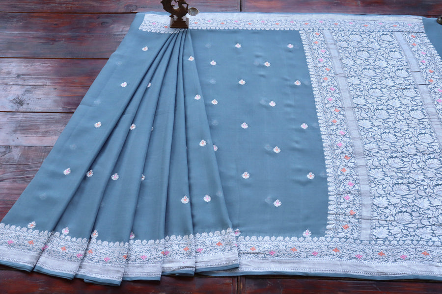 Border close-up on Grey Kadhua georgette Banarasi saree