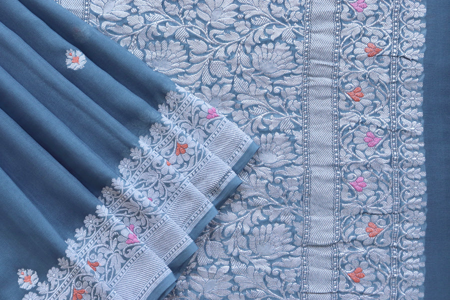 Colour close-up of Grey Kadhua georgette saree