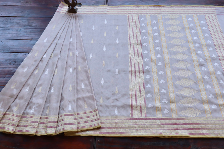 Border close-up on Sandalwood Kadhua Banarasi saree