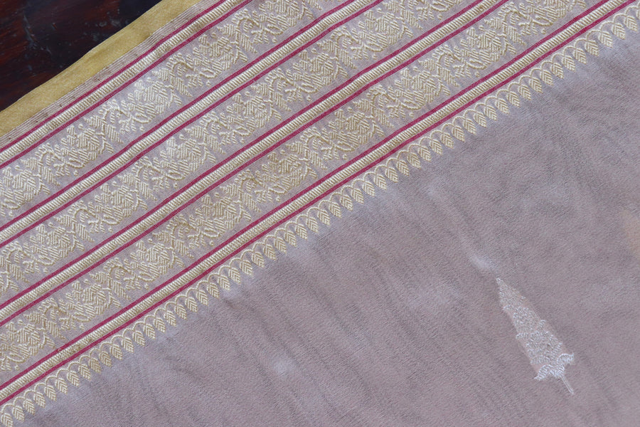 Silk texture of Sandalwood Kadhua Banarasi saree
