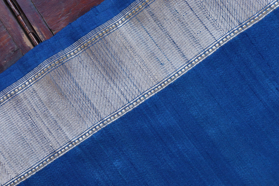 Pleat detail of Blue Floral Border Banarasi saree