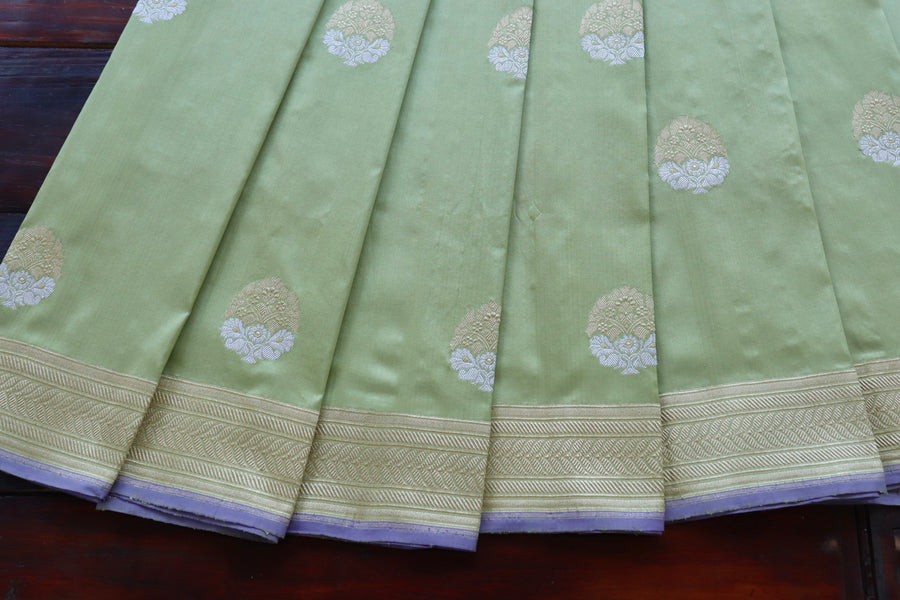 Colour close-up of Pista Green Kadhua Banarasi saree