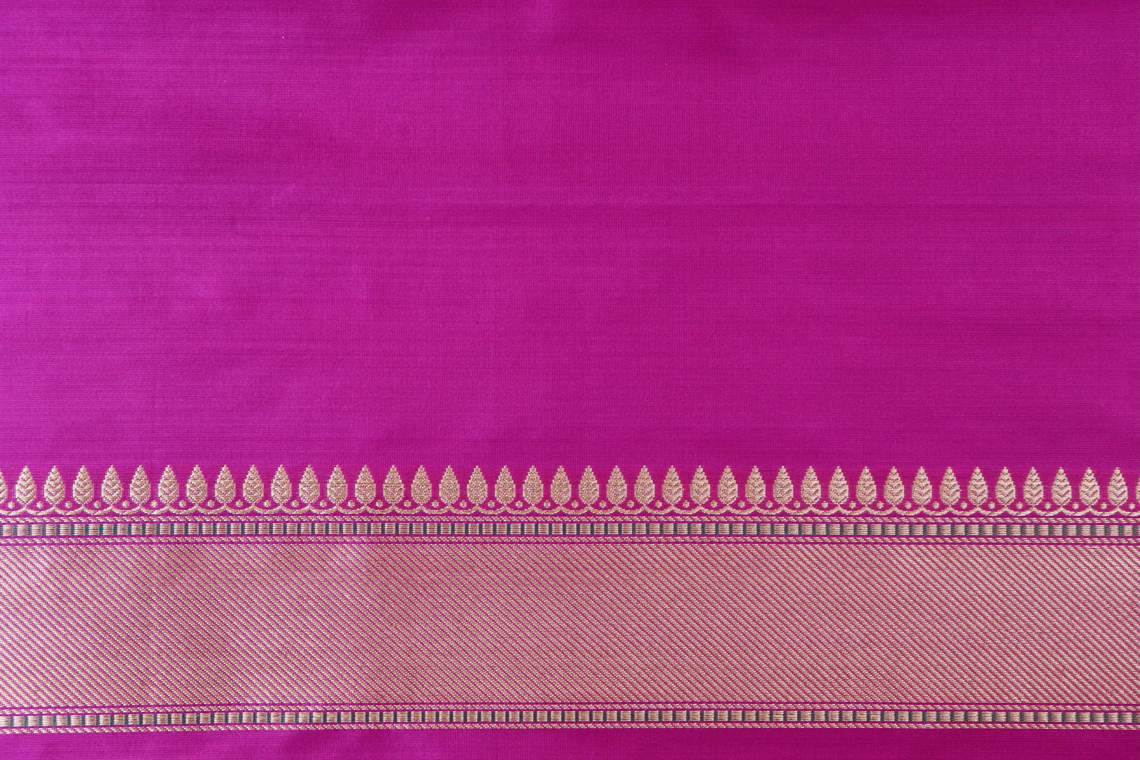 Magenta Tanchoi Pure Silk Handloom Banarasi Saree
