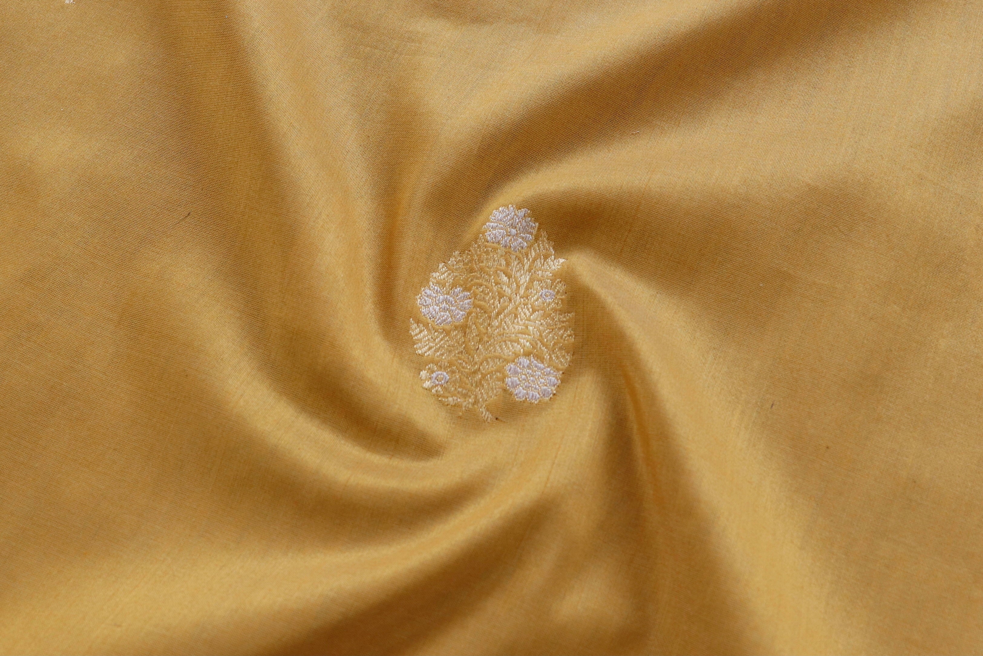 Gold Kadhua Motif Pure Silk Handloom Banarasi Dupatta