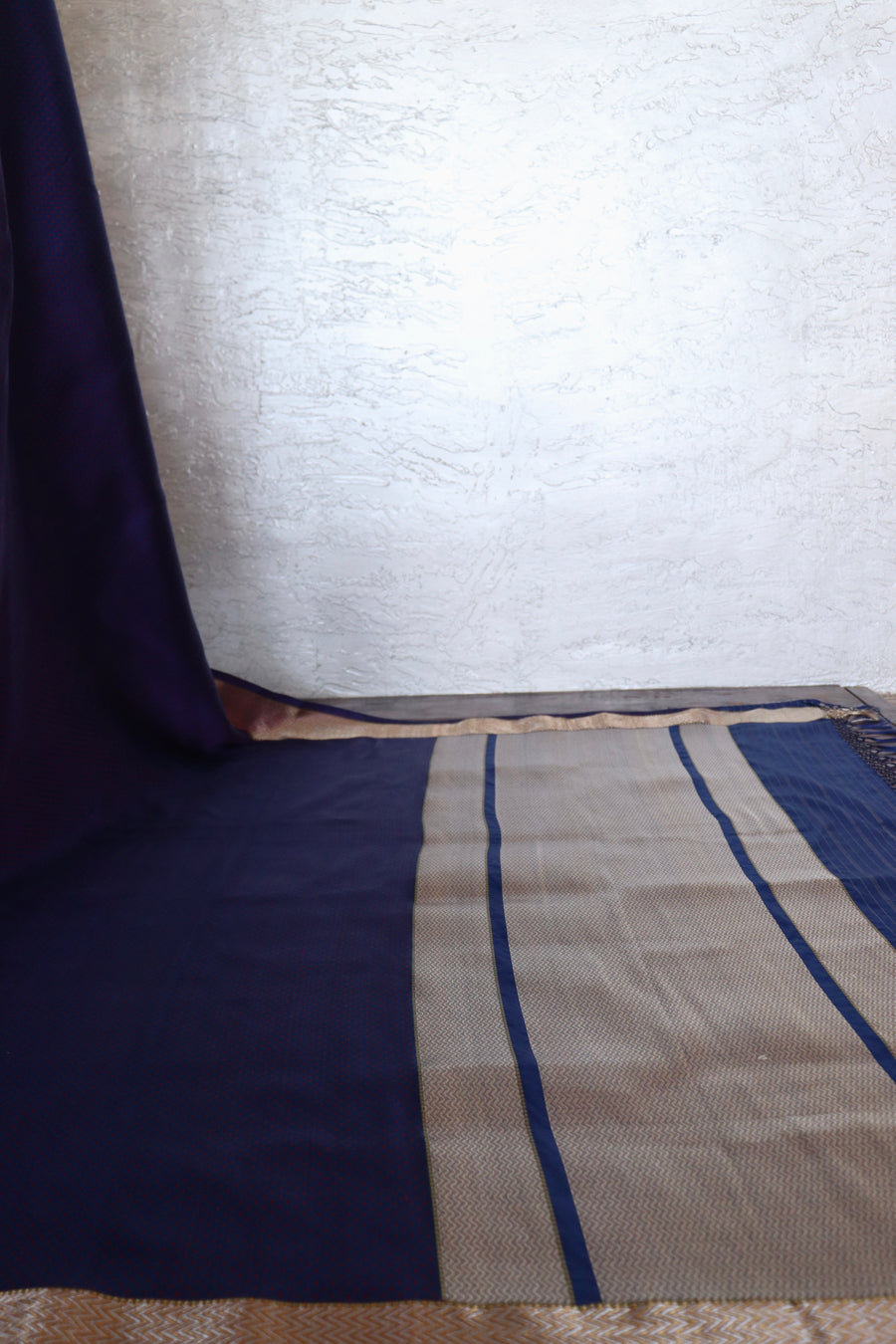 Royal Blue Tanchoi Banarsi Silk Saree - photo 3