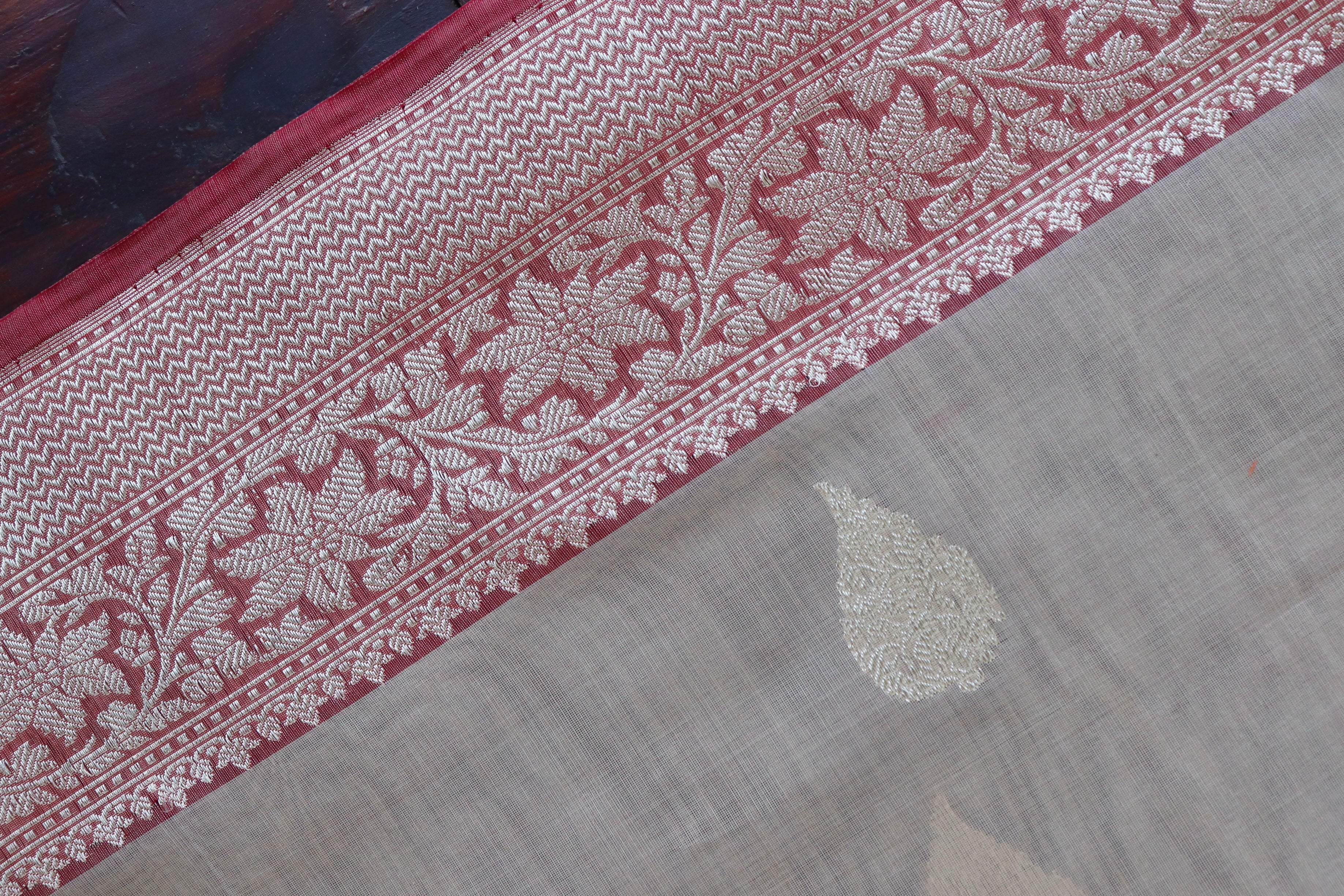 Beige & Red Aisha Motif Pure Silk Handloom Banarasi Saree