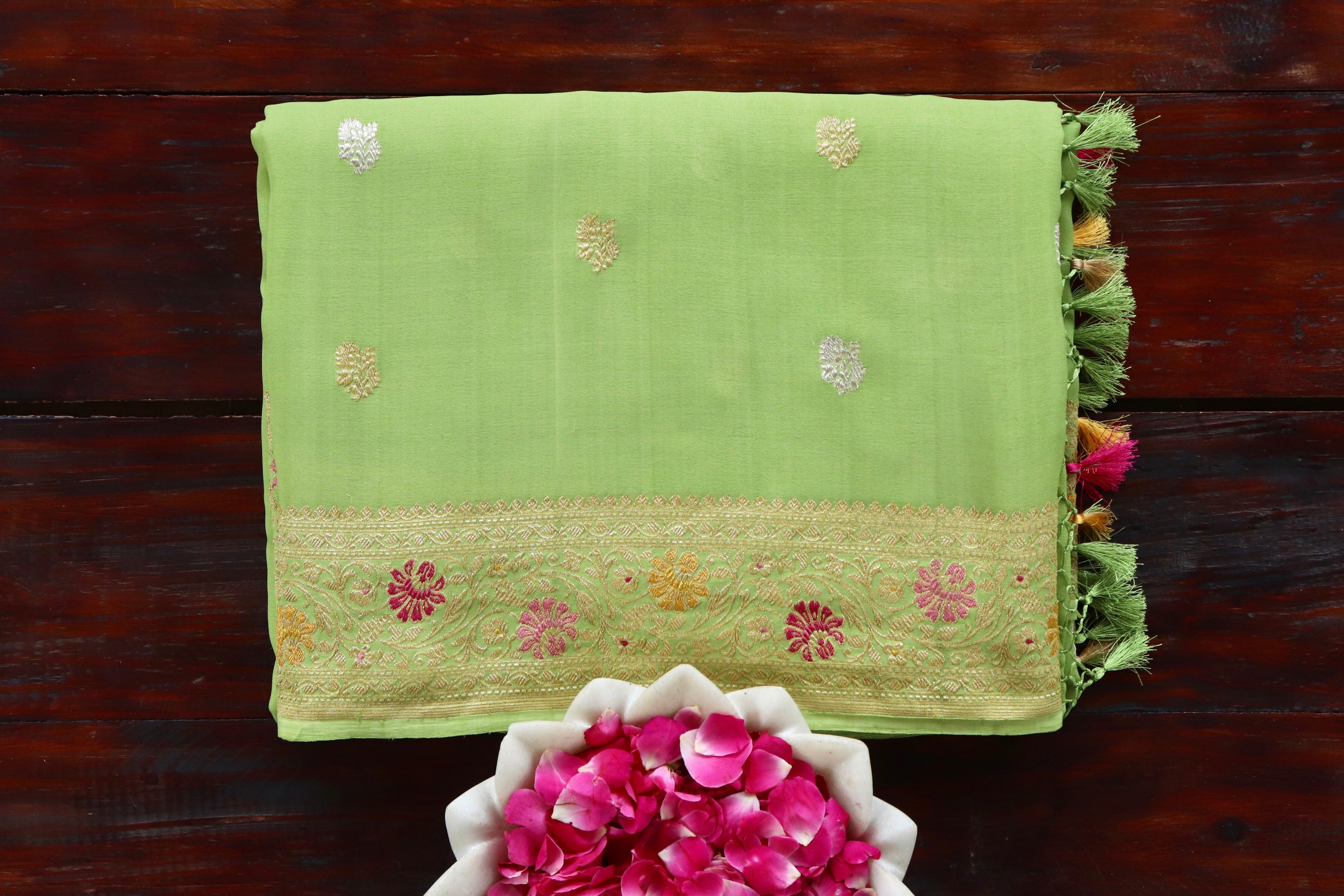 Parrot Green Kadhua Georgette Handloom Saree