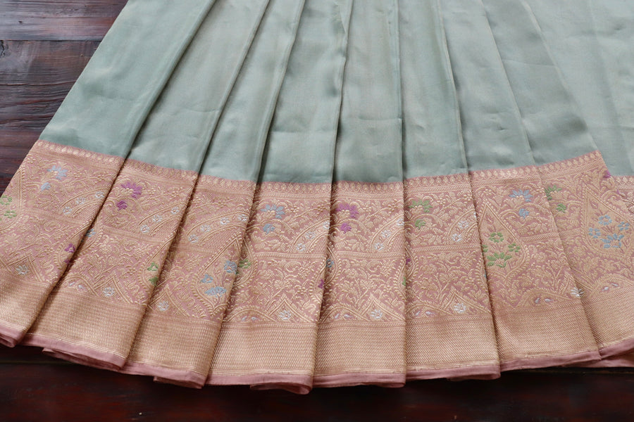 Pleat detail of Sea Green & Pink Tissue Kadiyal Banarasi saree