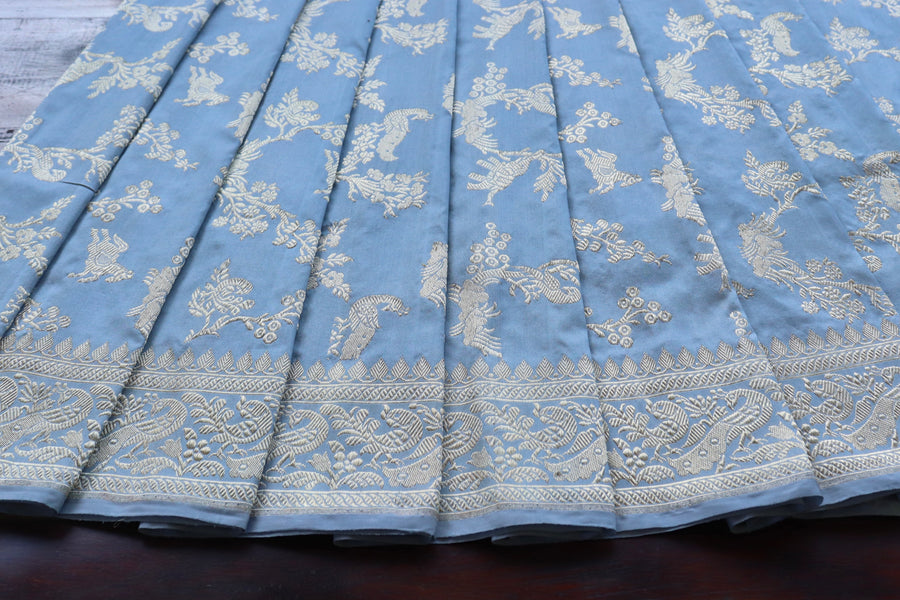 Silk texture of Grey Kadhua Banarasi saree