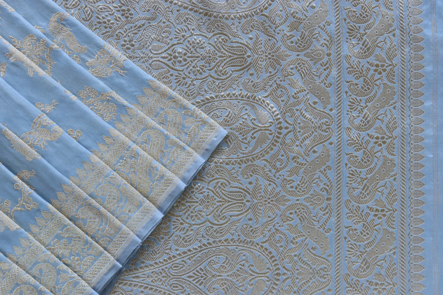 Colour close-up of Grey Kadhua Banarasi saree