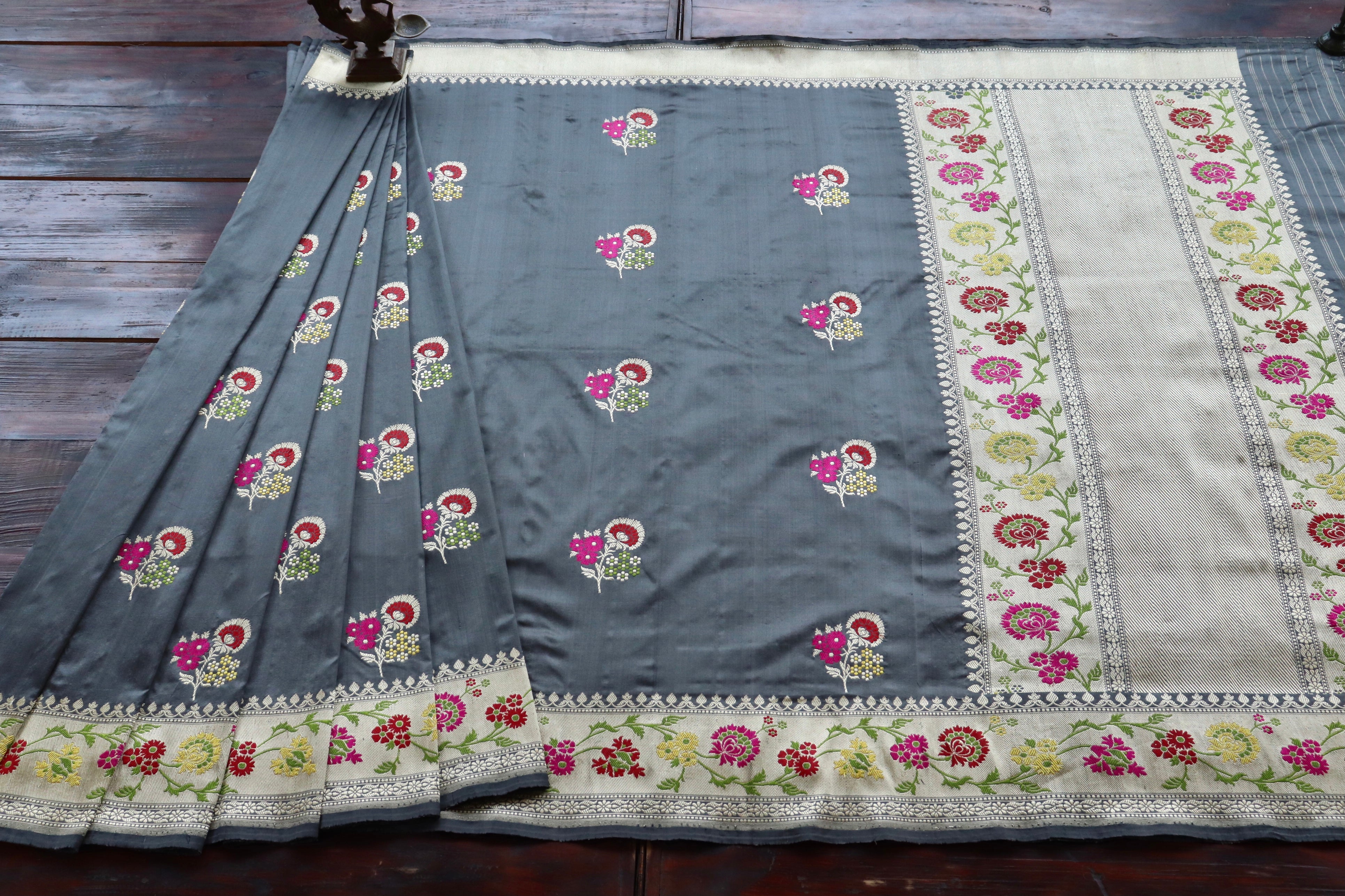 Grey Guldasta Motif Handwoven Banarasi Silk Saree