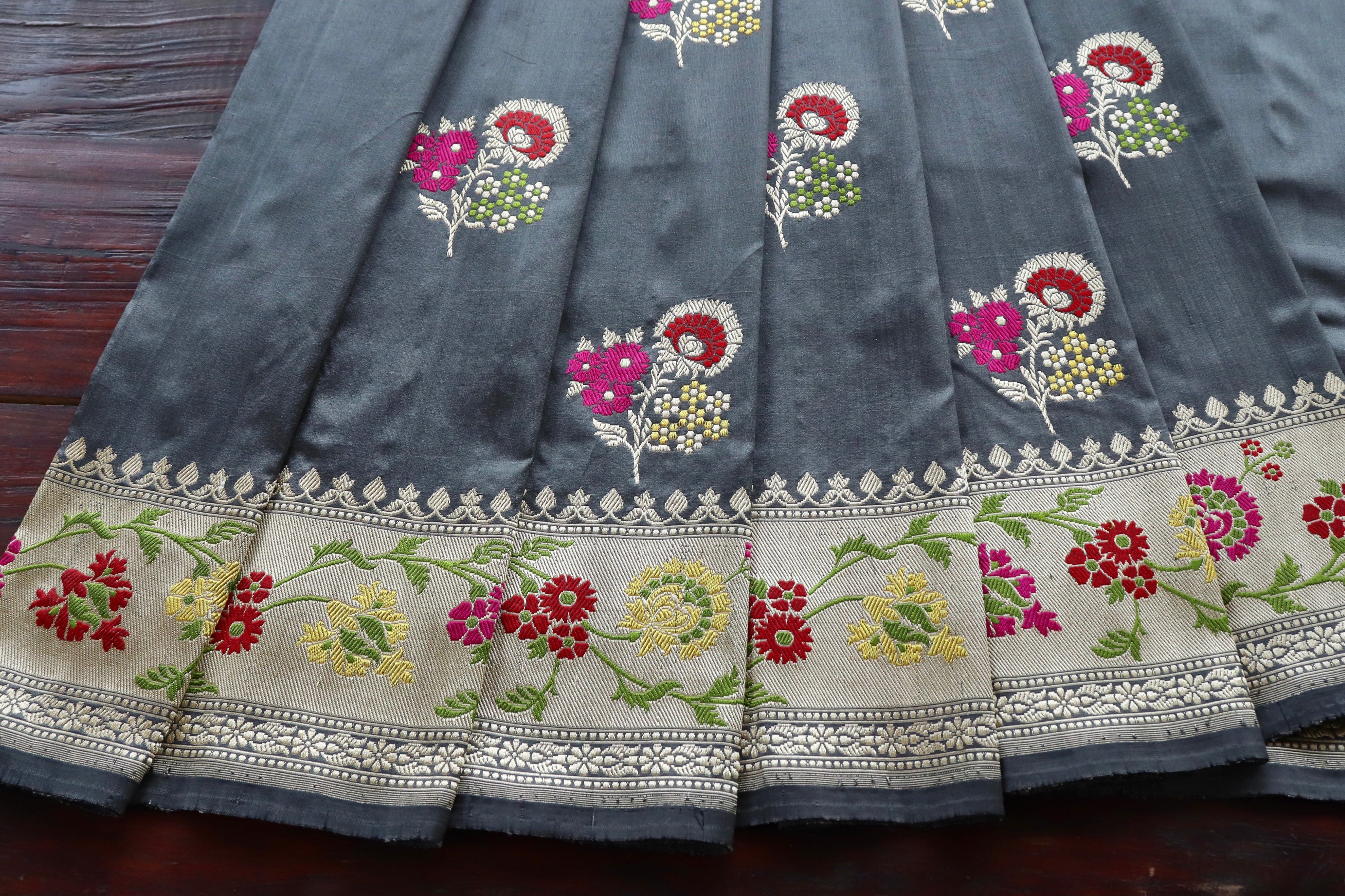 Grey Guldasta Motif Handwoven Banarasi Silk Saree