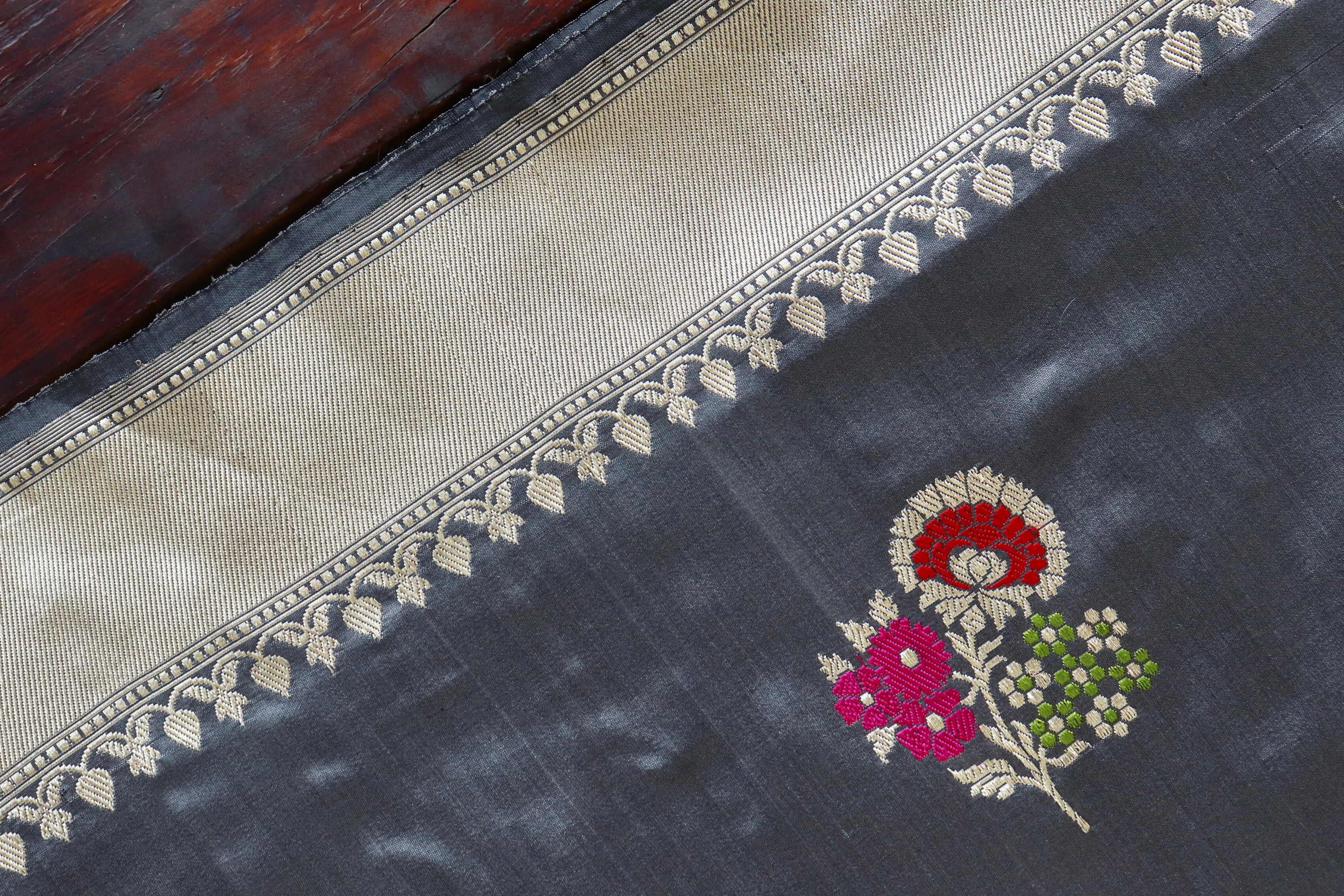 Grey Guldasta Motif Handwoven Banarasi Silk Saree