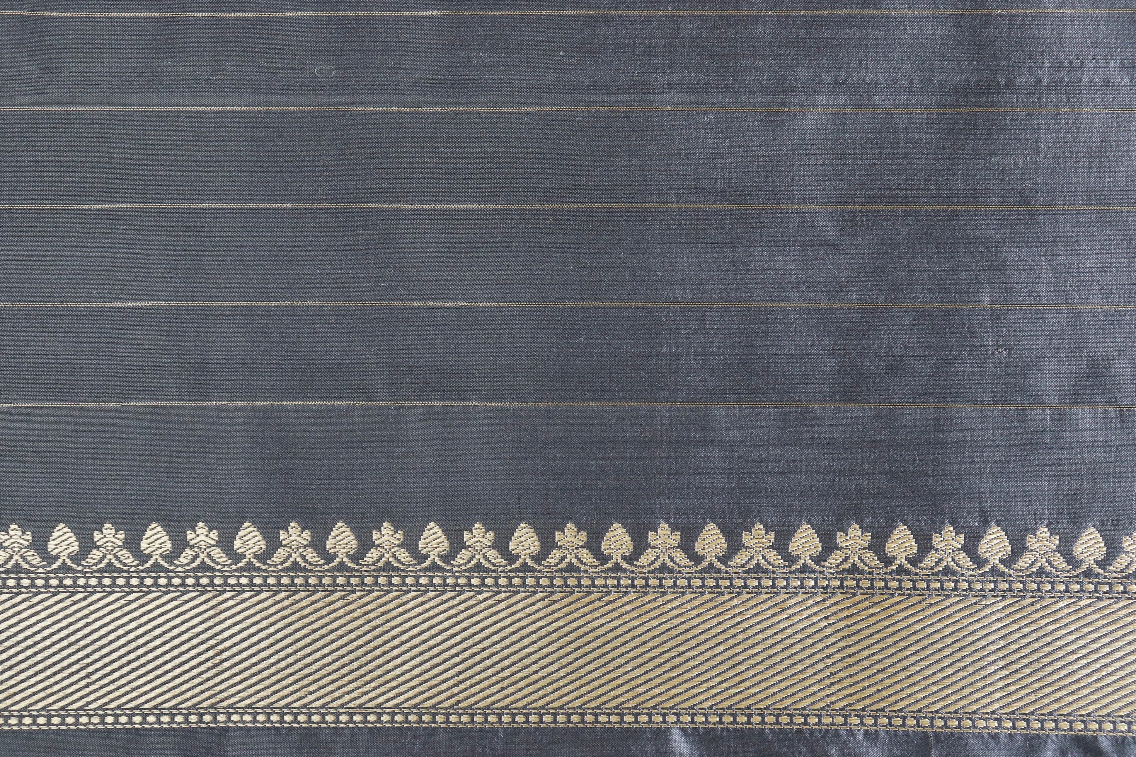 Grey Guldasta Motif Handwoven Banarasi Silk Saree