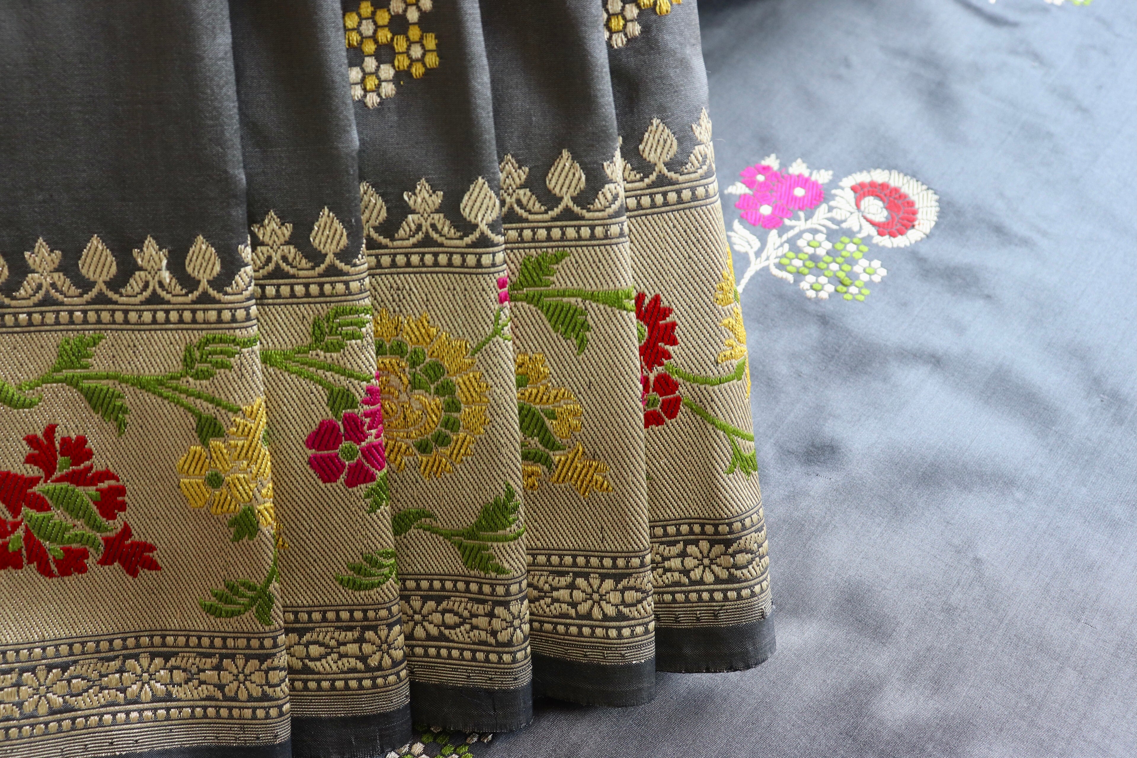 Grey Guldasta Motif Handwoven Banarasi Silk Saree