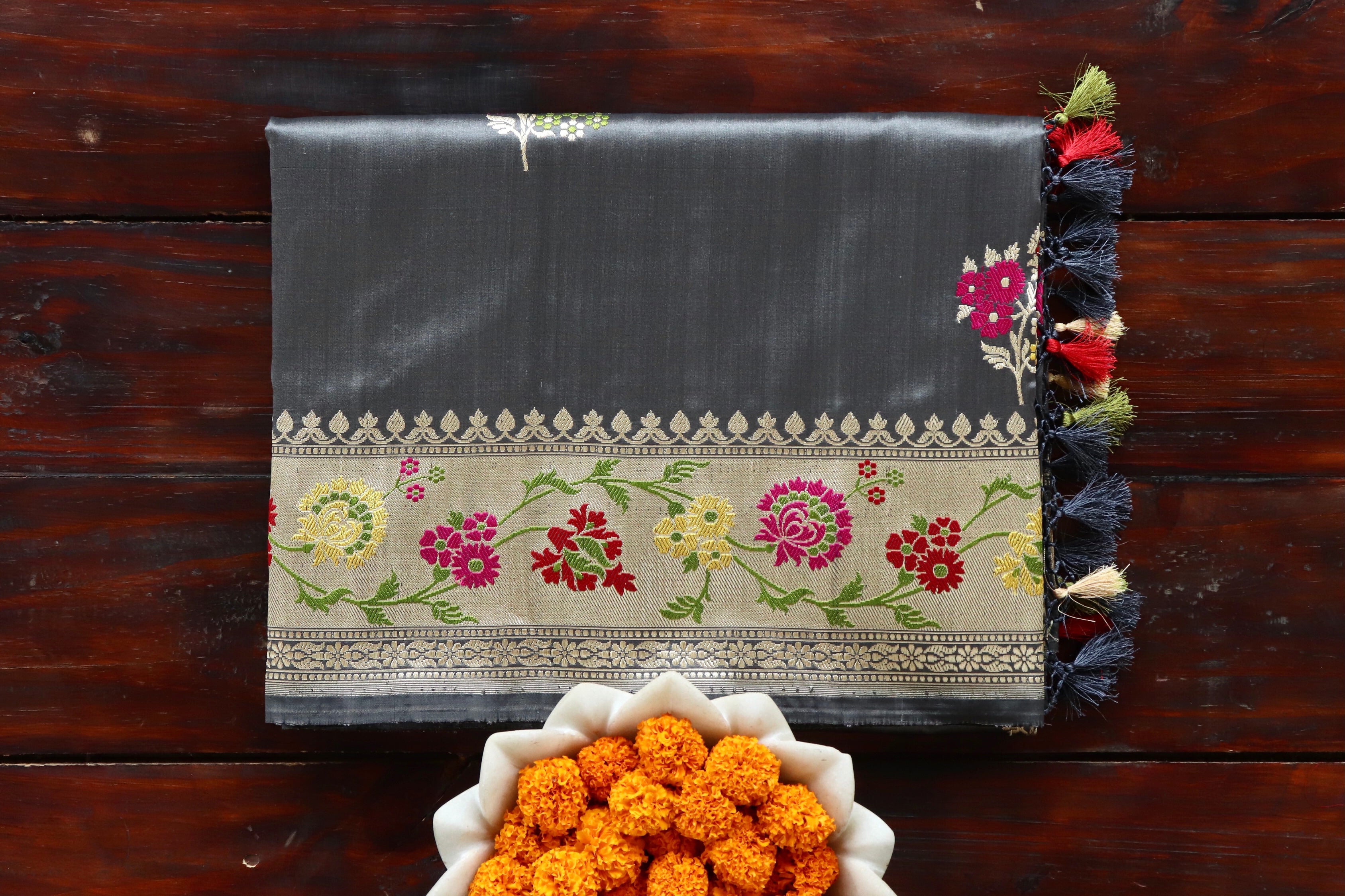 Grey Guldasta Motif Handwoven Banarasi Silk Saree