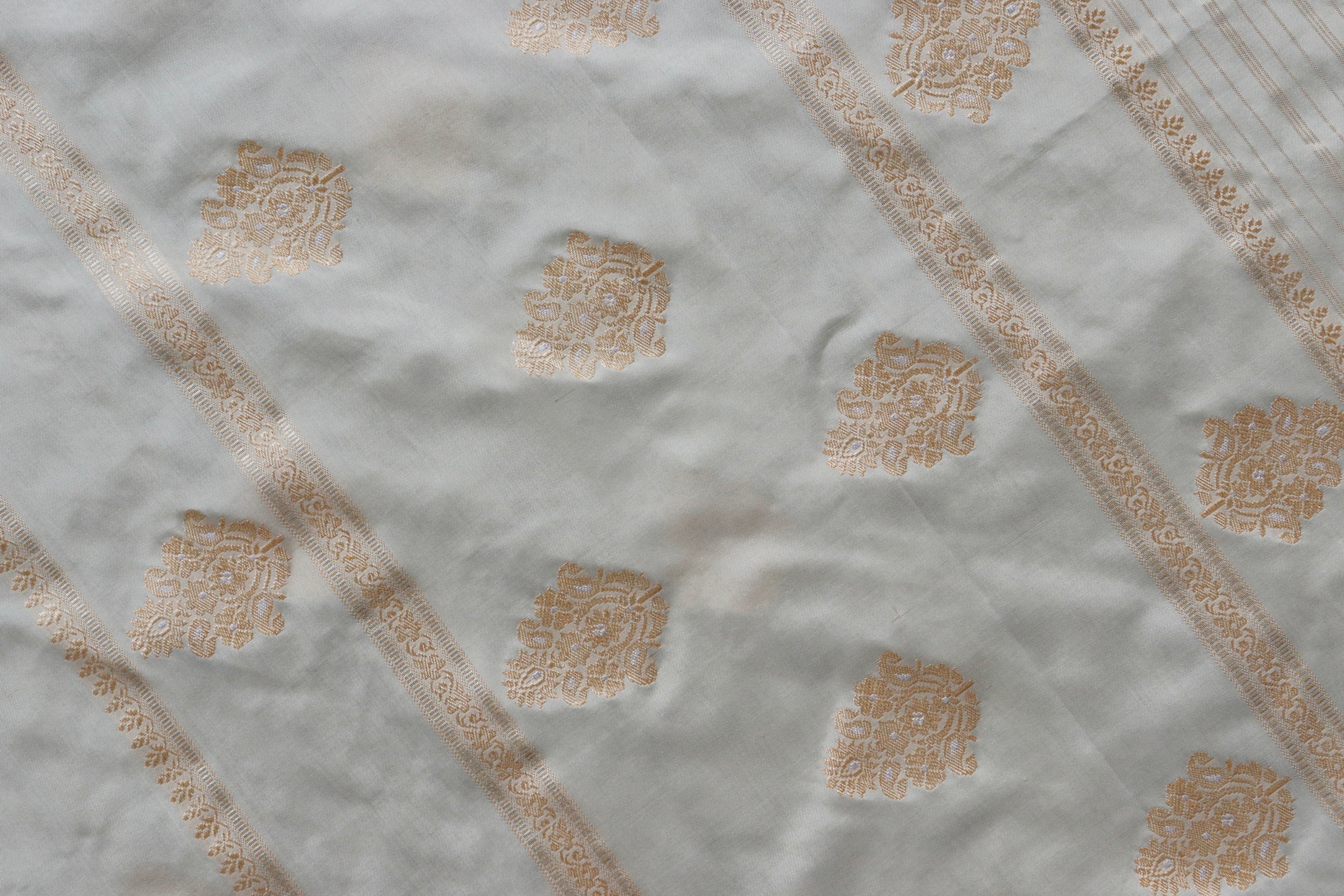 White Kadhua Motif Pure Silk Handloom Banarasi Saree