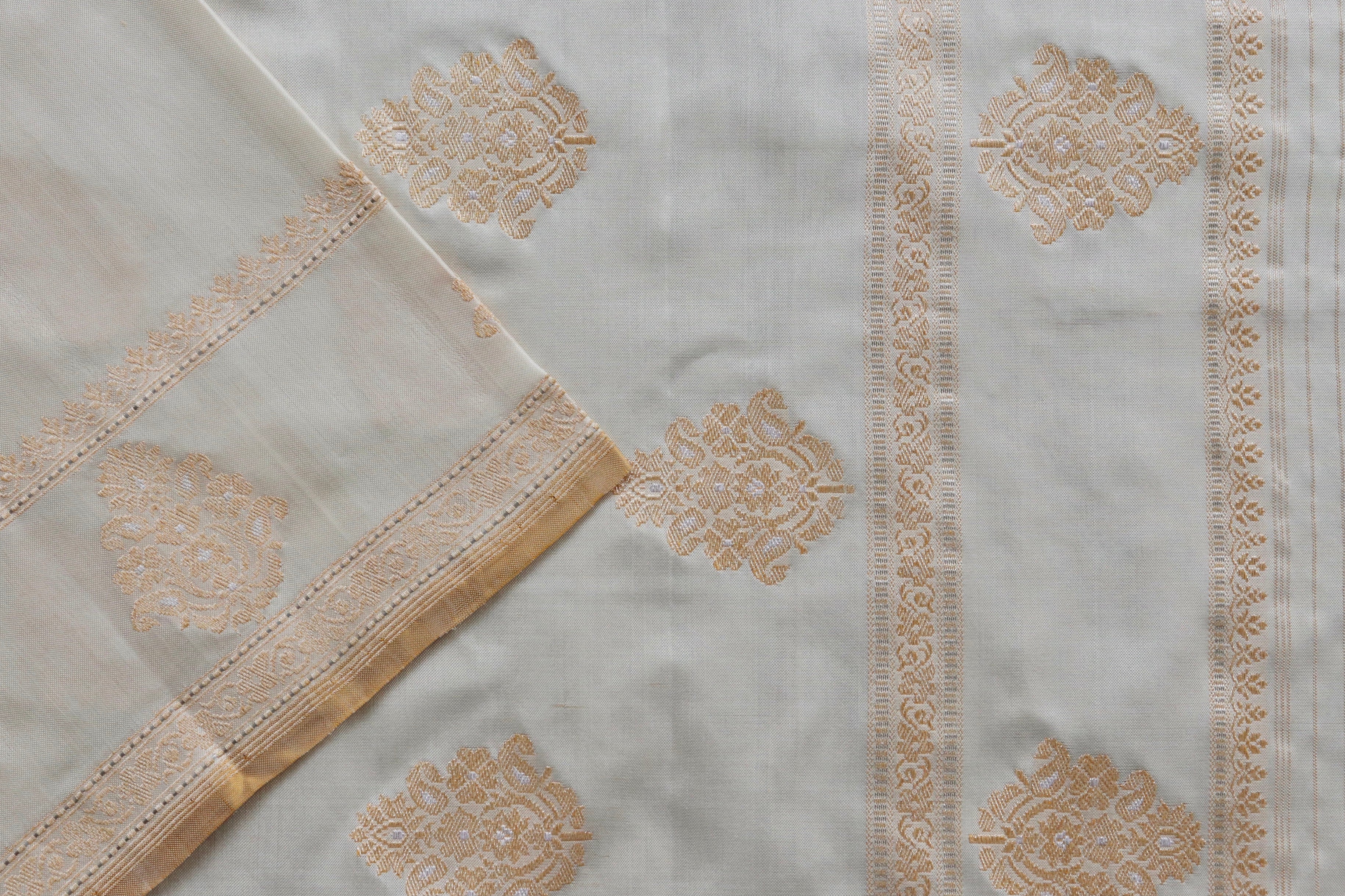 White Kadhua Motif Pure Silk Handloom Banarasi Saree
