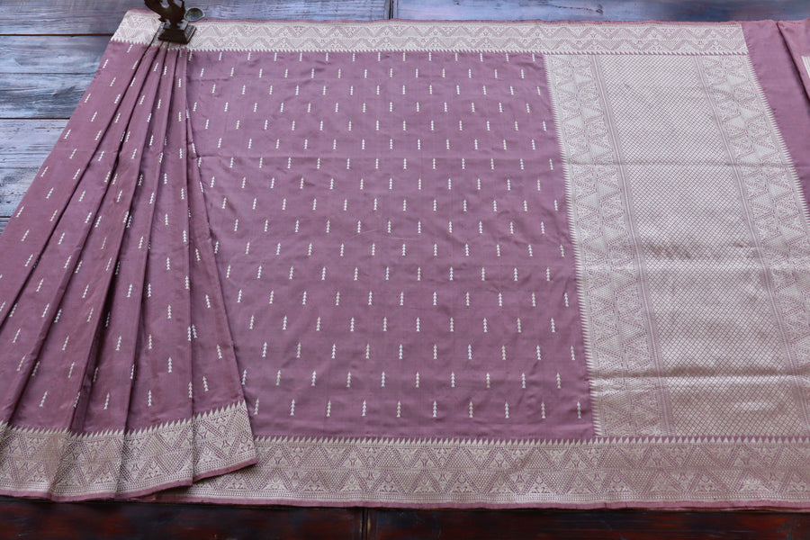 Border close-up on Dusty Rose Kadhua Buta saree