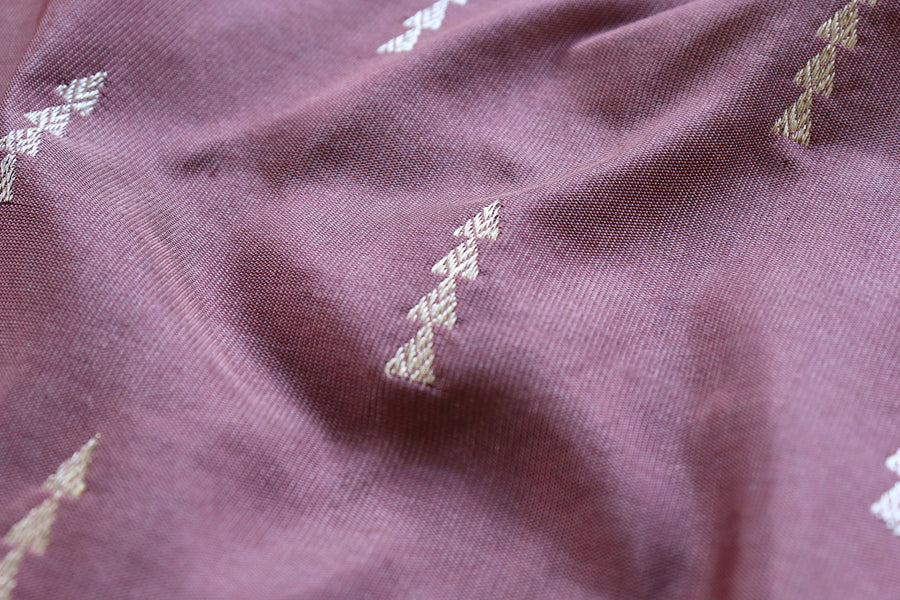 Aanchal motif on Dusty Rose Kadhua Buta saree