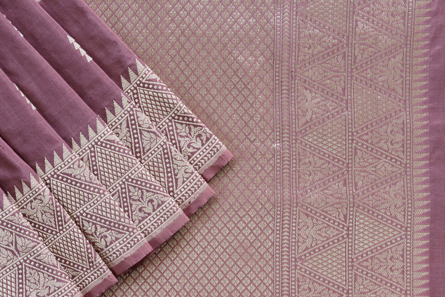 Silk texture of Dusty Rose Kadhua Buta saree