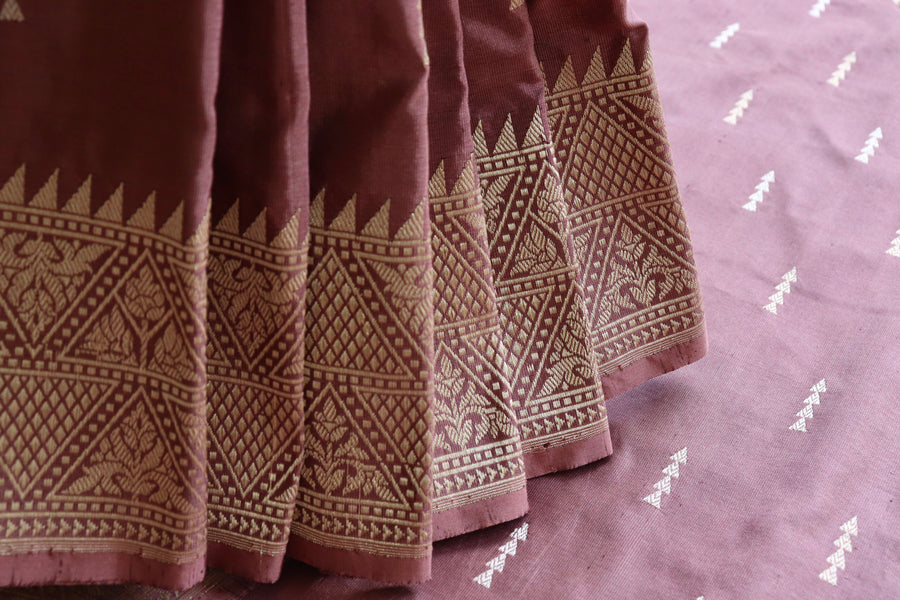 Pallu detail of Dusty Rose Kadhua Buta Banarasi saree