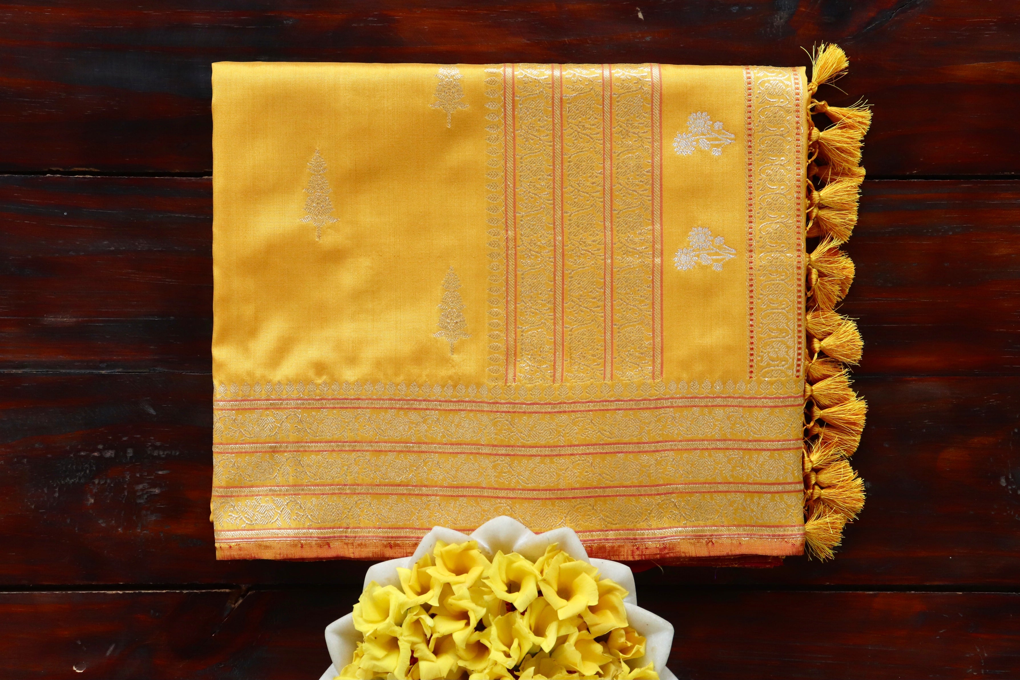 Yellow Kadhua Motif Pure Silk Handloom Banarasi Saree