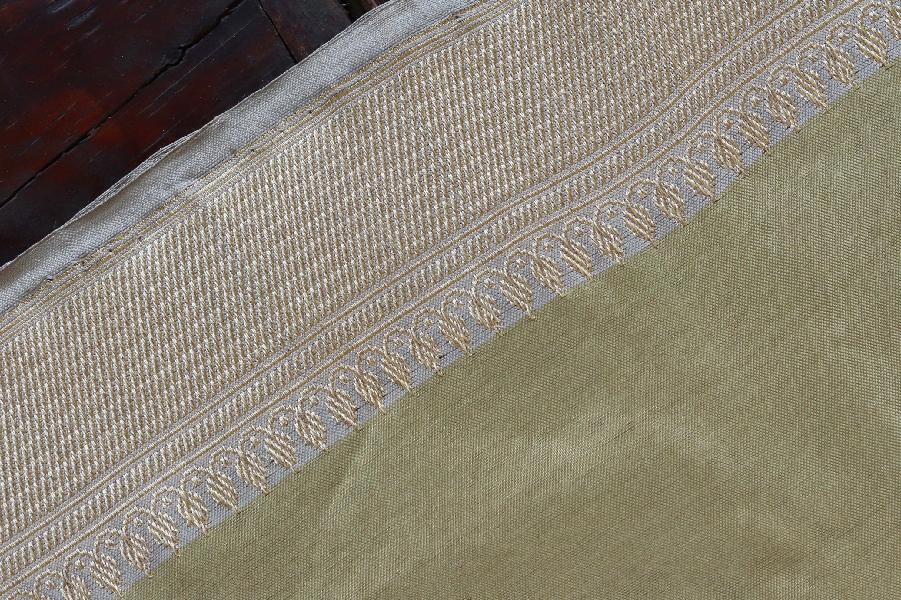 Gold & Grey Tissue With Meenadar Silk Kadiyal Banarasi Saree