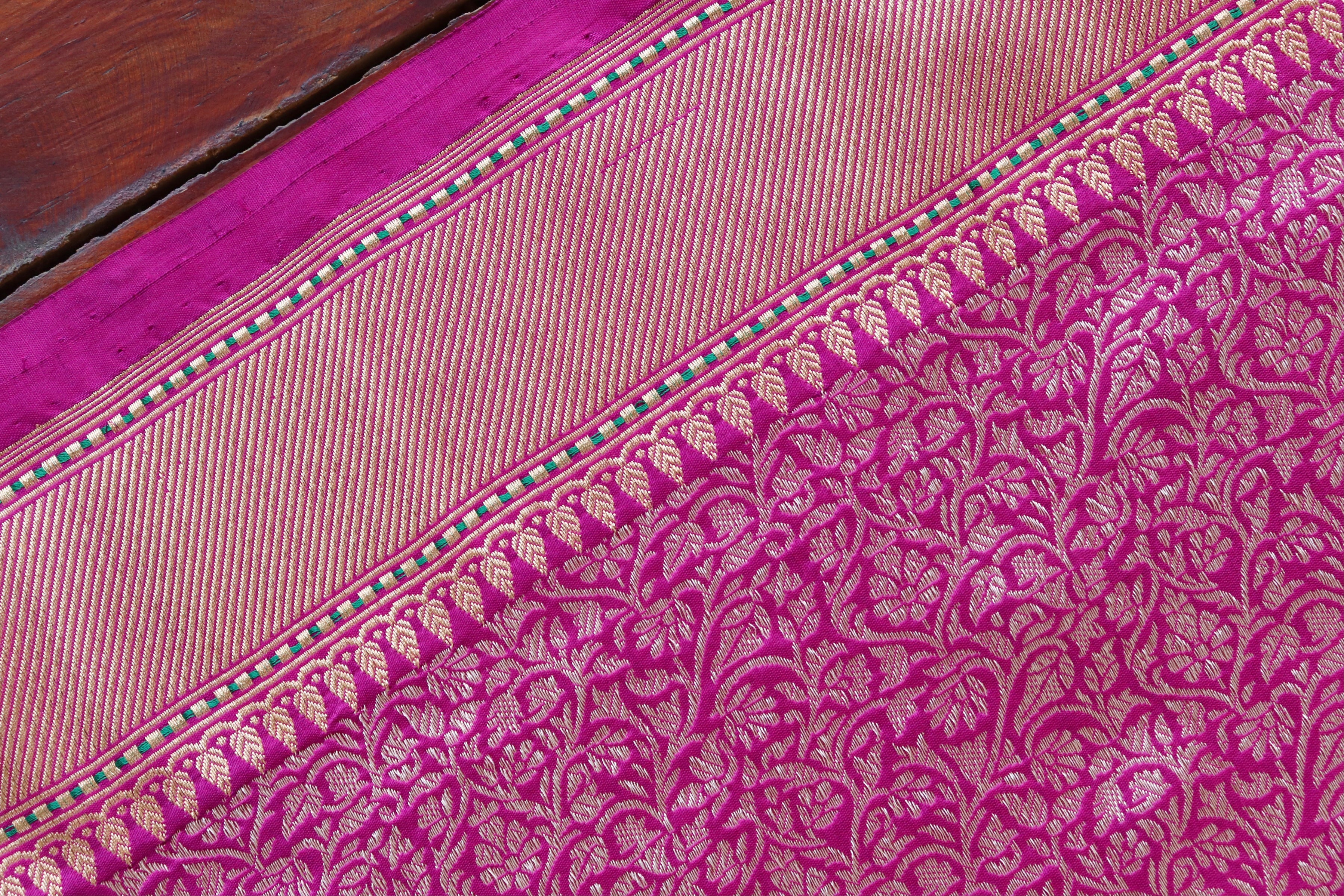 Magenta Tanchoi Pure Silk Handloom Banarasi Saree