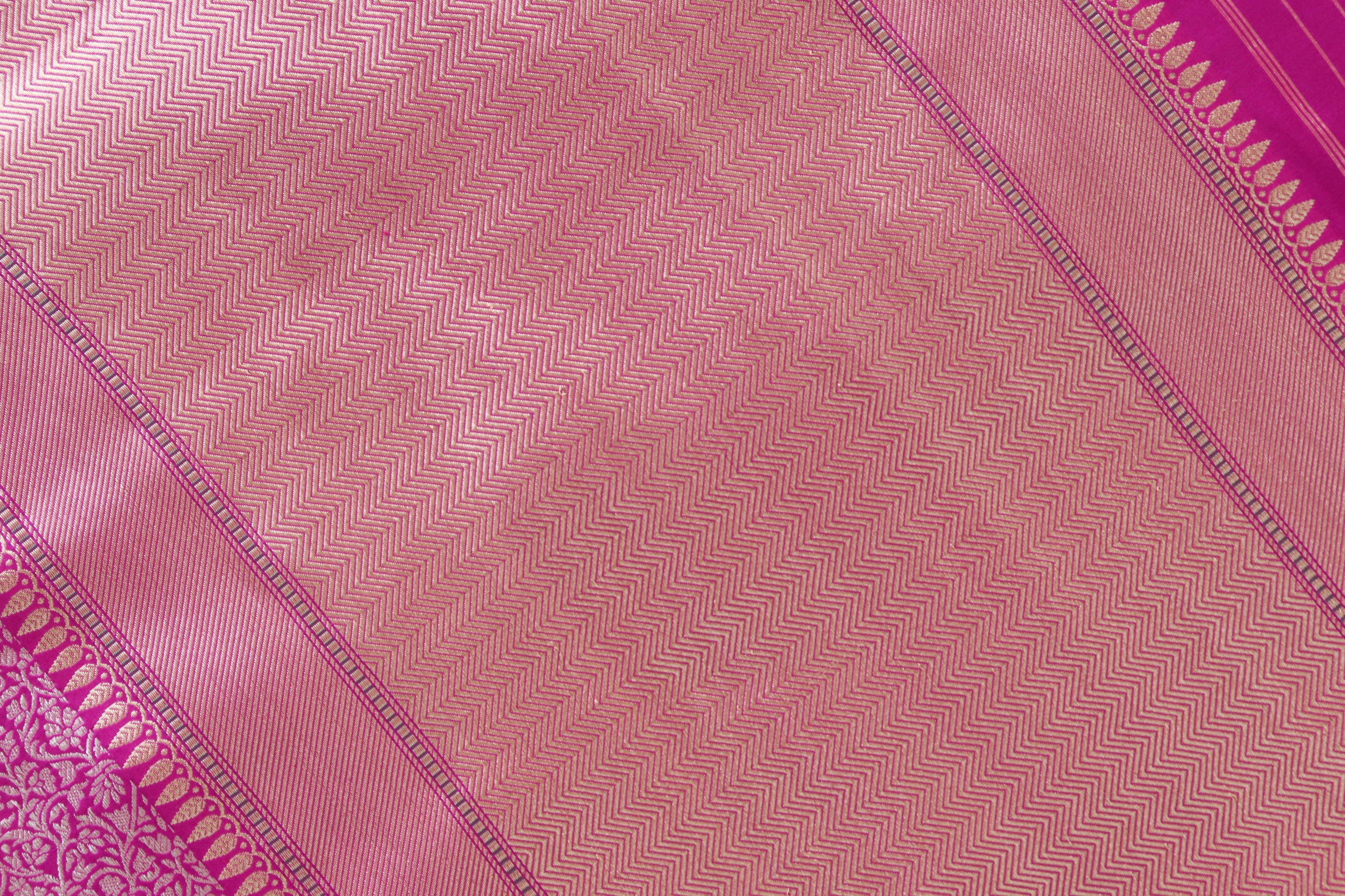 Magenta Tanchoi Pure Silk Handloom Banarasi Saree