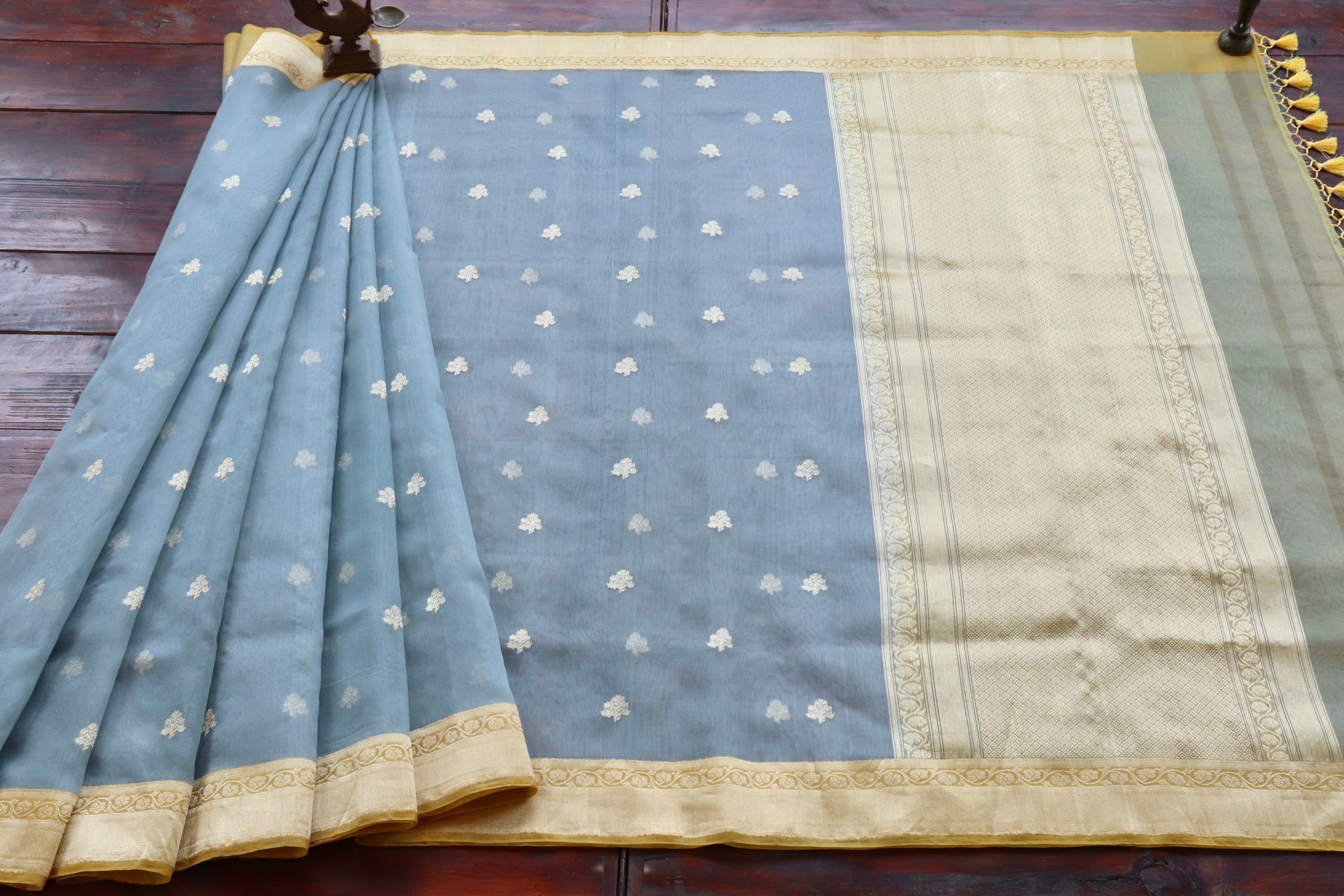 Grey Kora Silk Leaf Motif Handloom Banarasi Saree