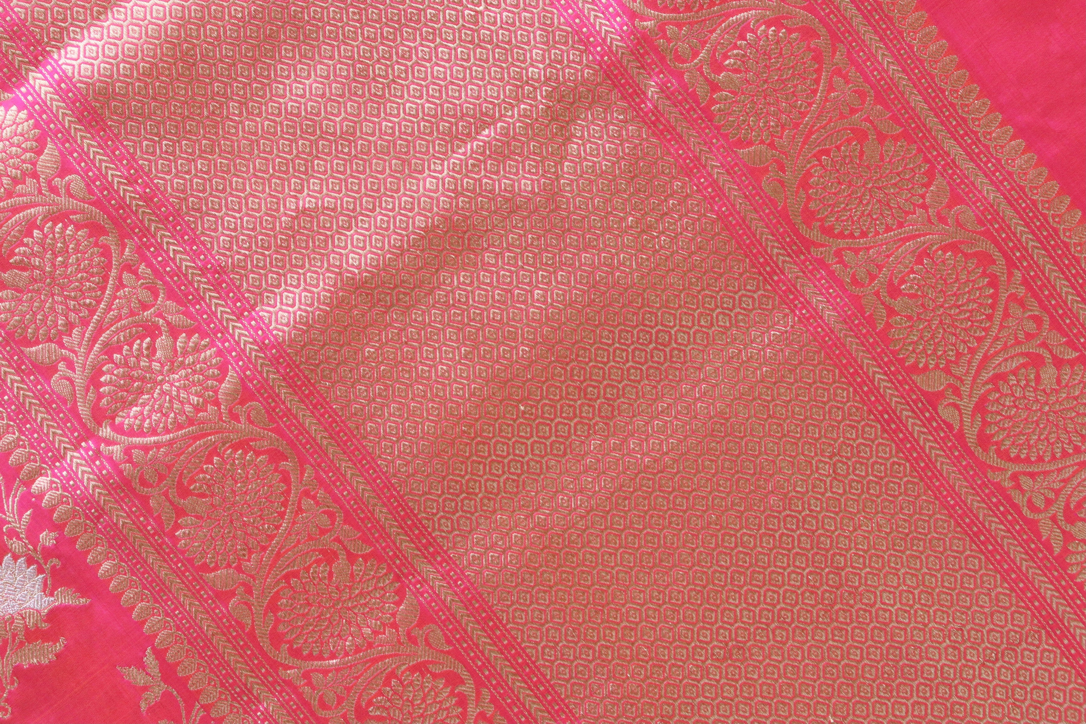 Bright Pink Jamal Jangla Pure Silk Handloom Banarasi Saree