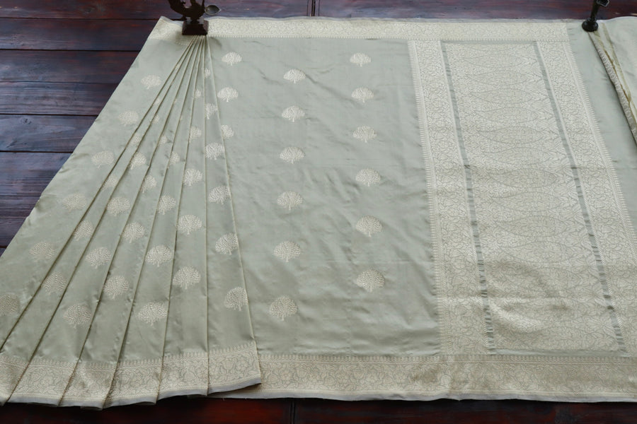 Border close-up on Cream Green Motif Banarasi saree
