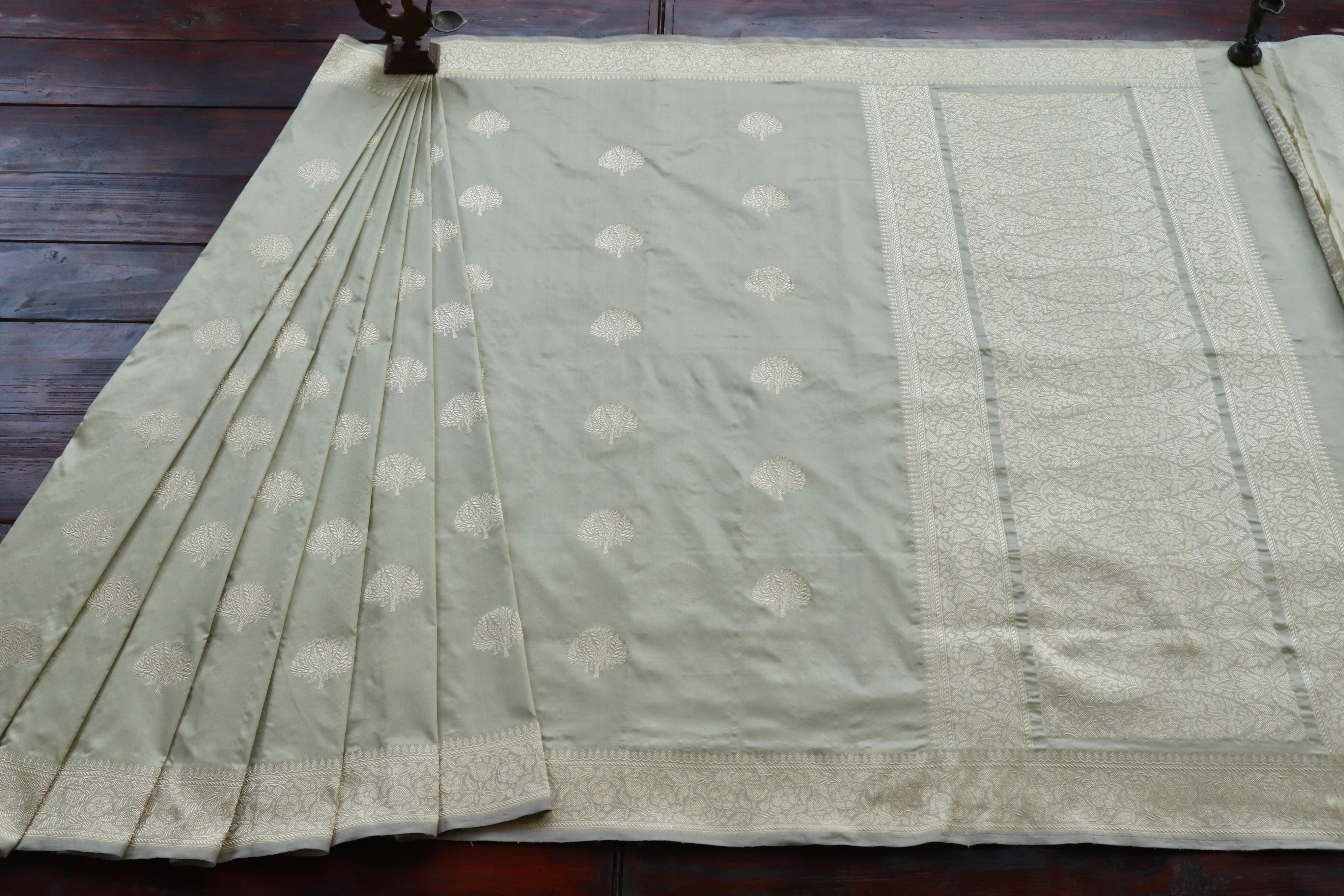 Cream Green Motif Pure Silk Handloom Banarasi Saree