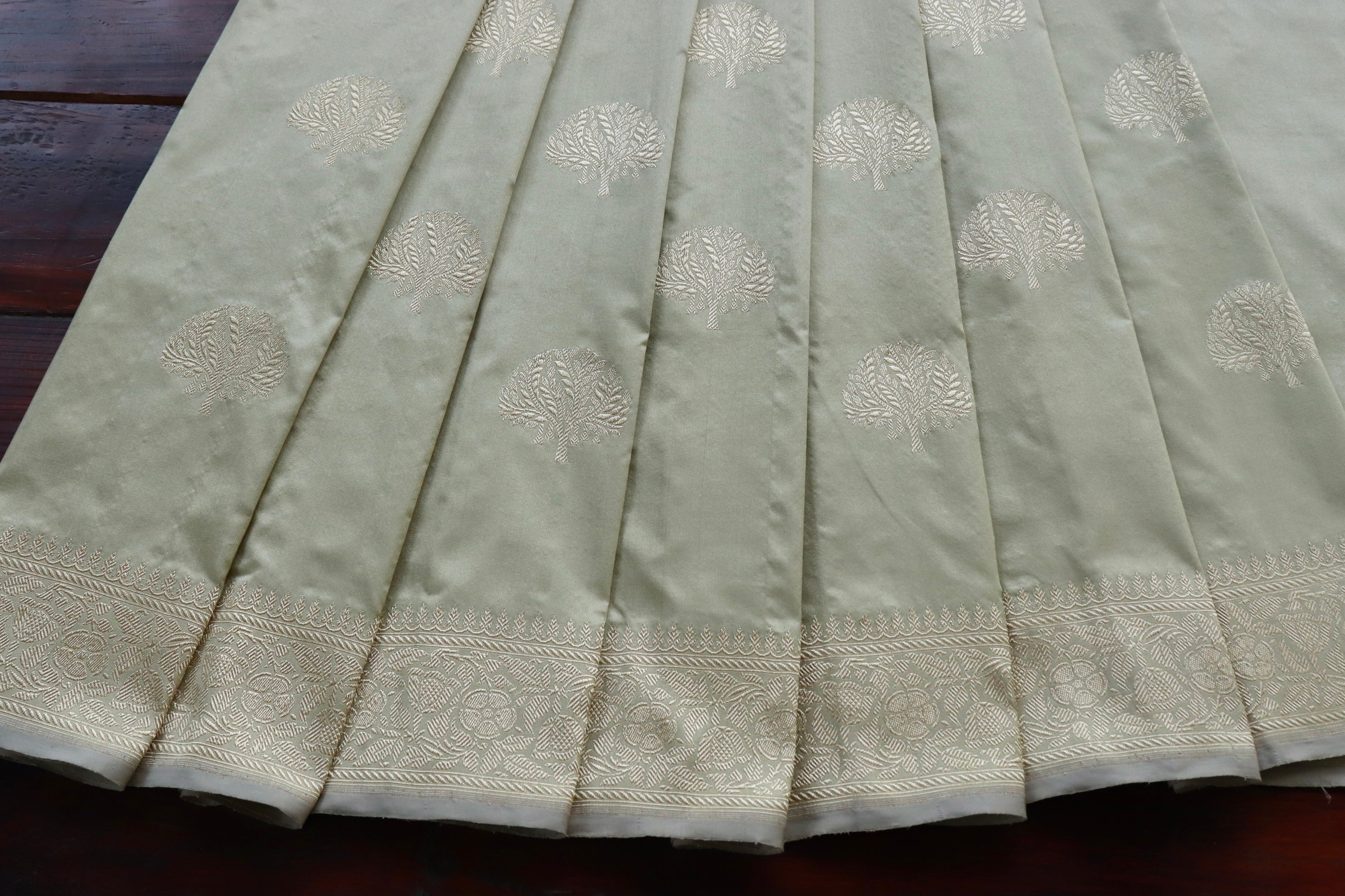 Cream Green Motif Pure Silk Handloom Banarasi Saree