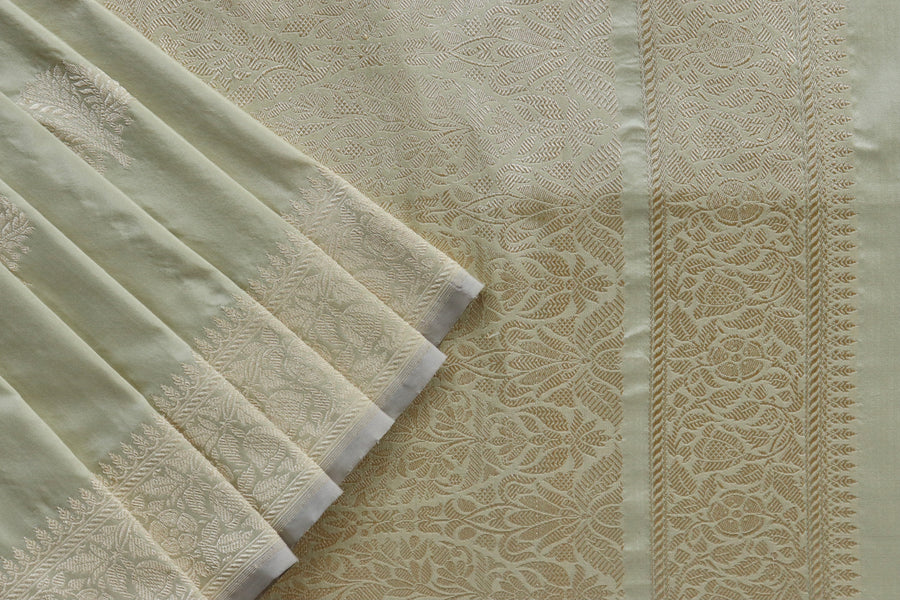 Colour close-up of Cream Green Motif Banarasi saree