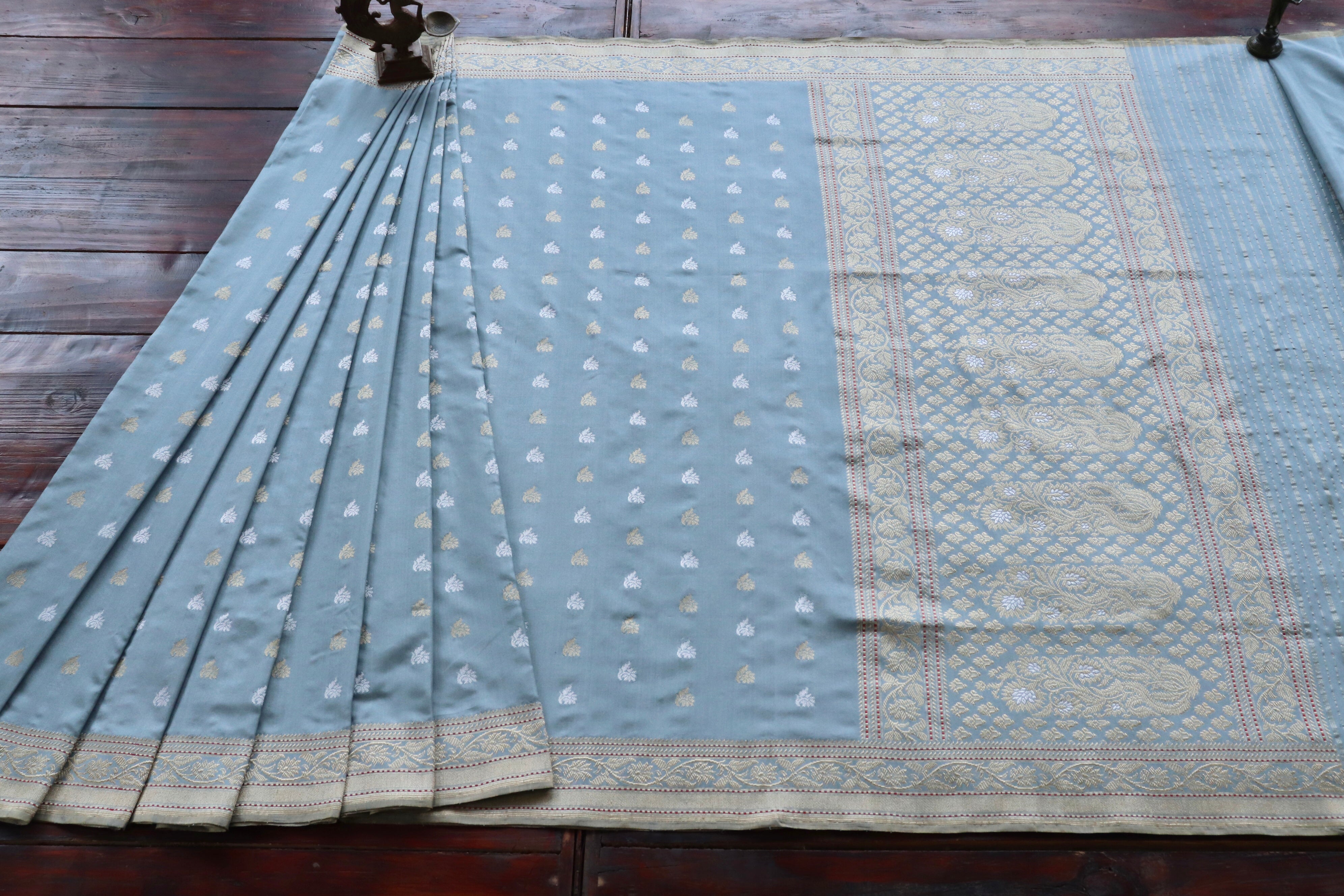 Grey Kadhua Motif Pure Silk Handloom Banarasi Saree