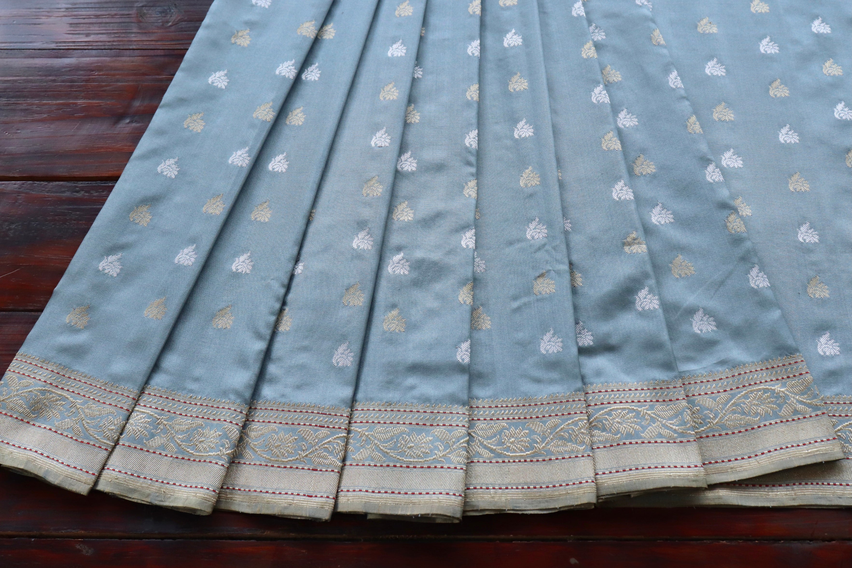 Grey Kadhua Motif Pure Silk Handloom Banarasi Saree