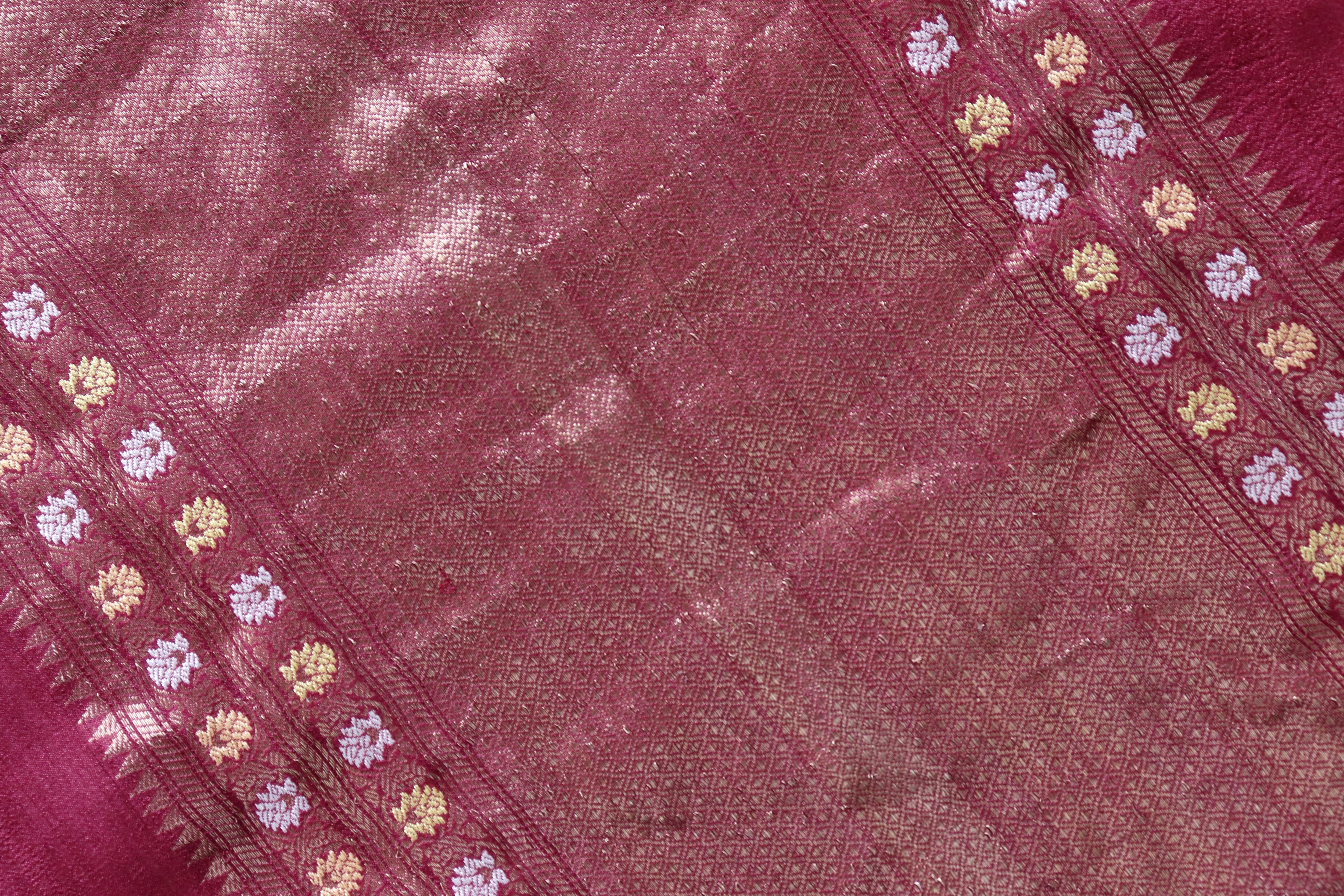 Maroon Guldasta Motif Handwoven Tussar Silk Saree