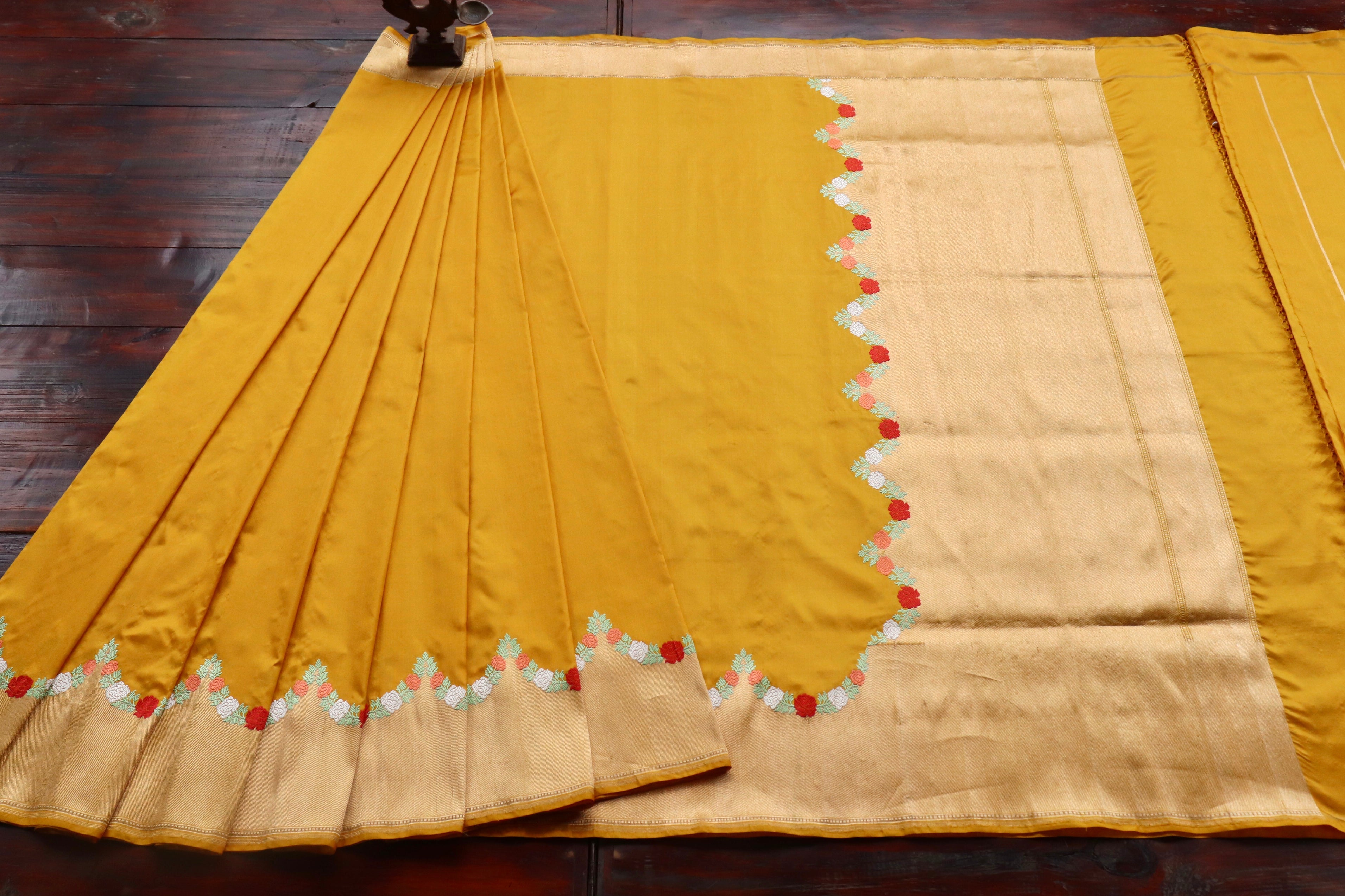 Yellow Floral Border Pure Silk Handloom Banarasi Saree