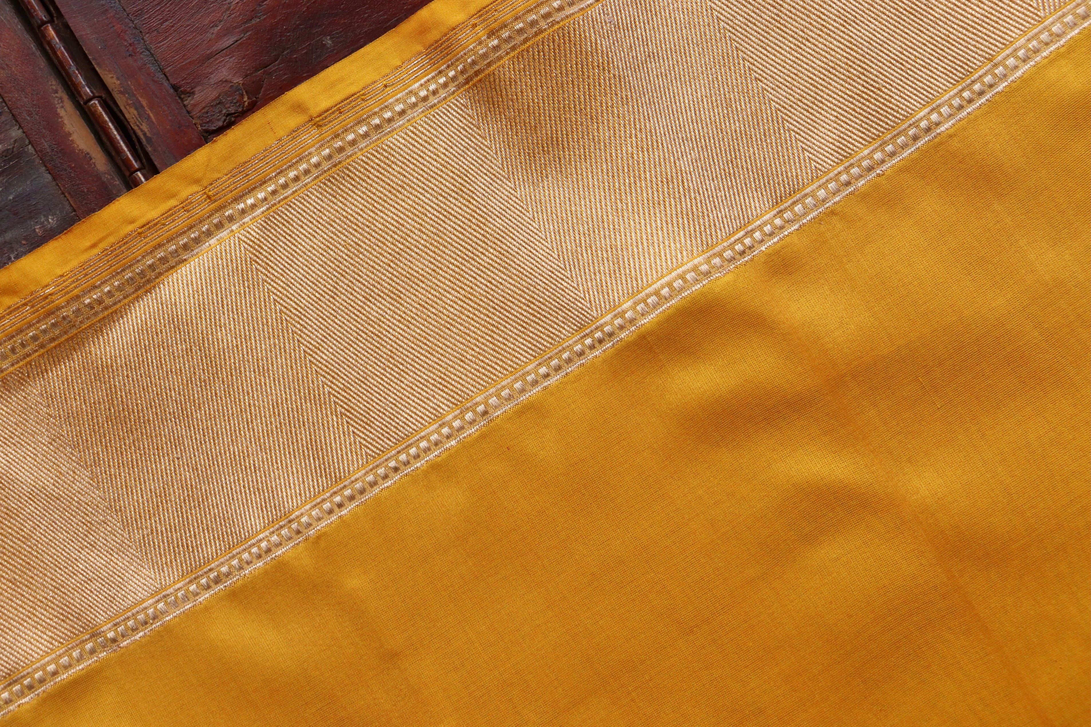 Yellow Floral Border Pure Silk Handloom Banarasi Saree