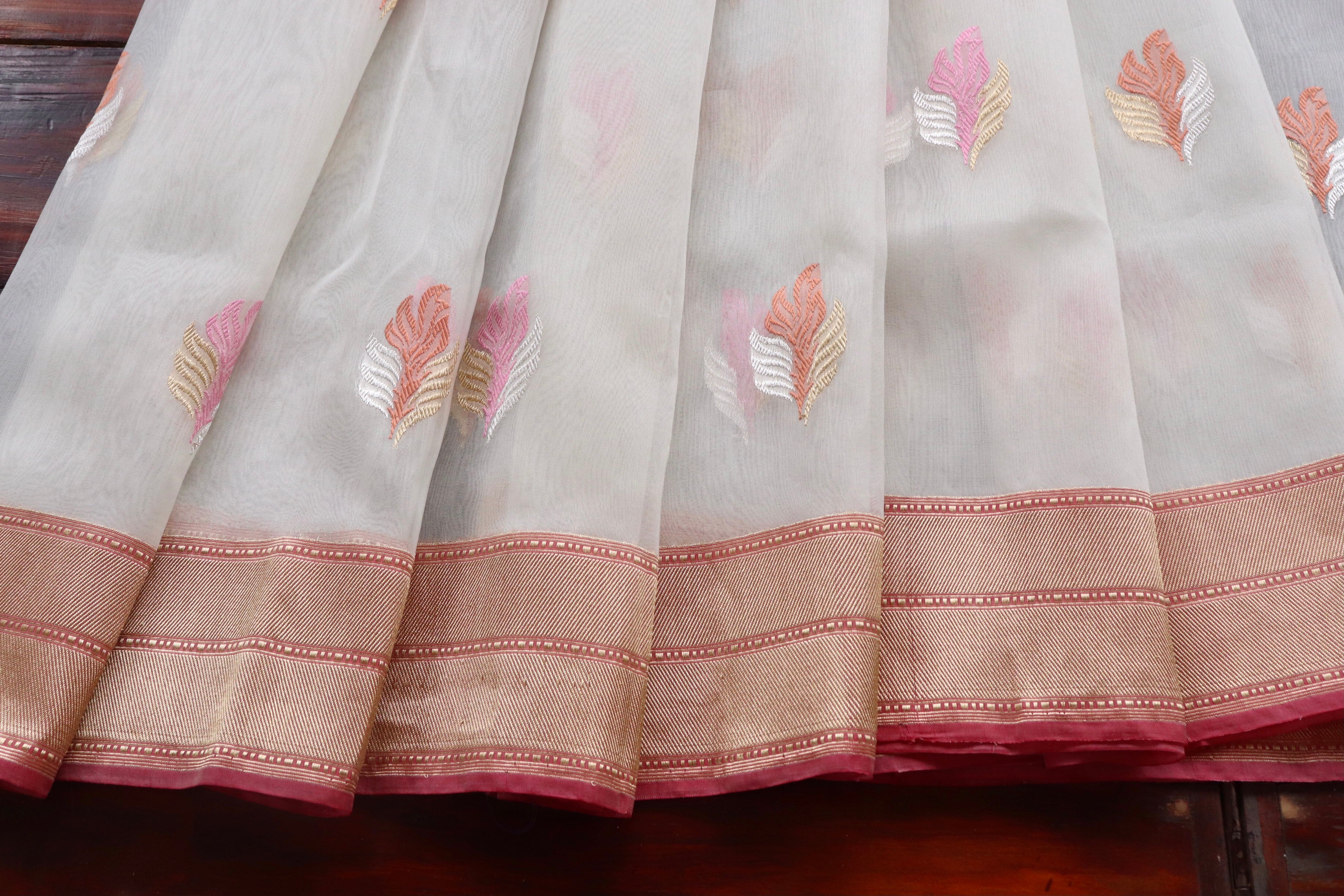 White Kadhua Organza Handloom Banarasi Saree