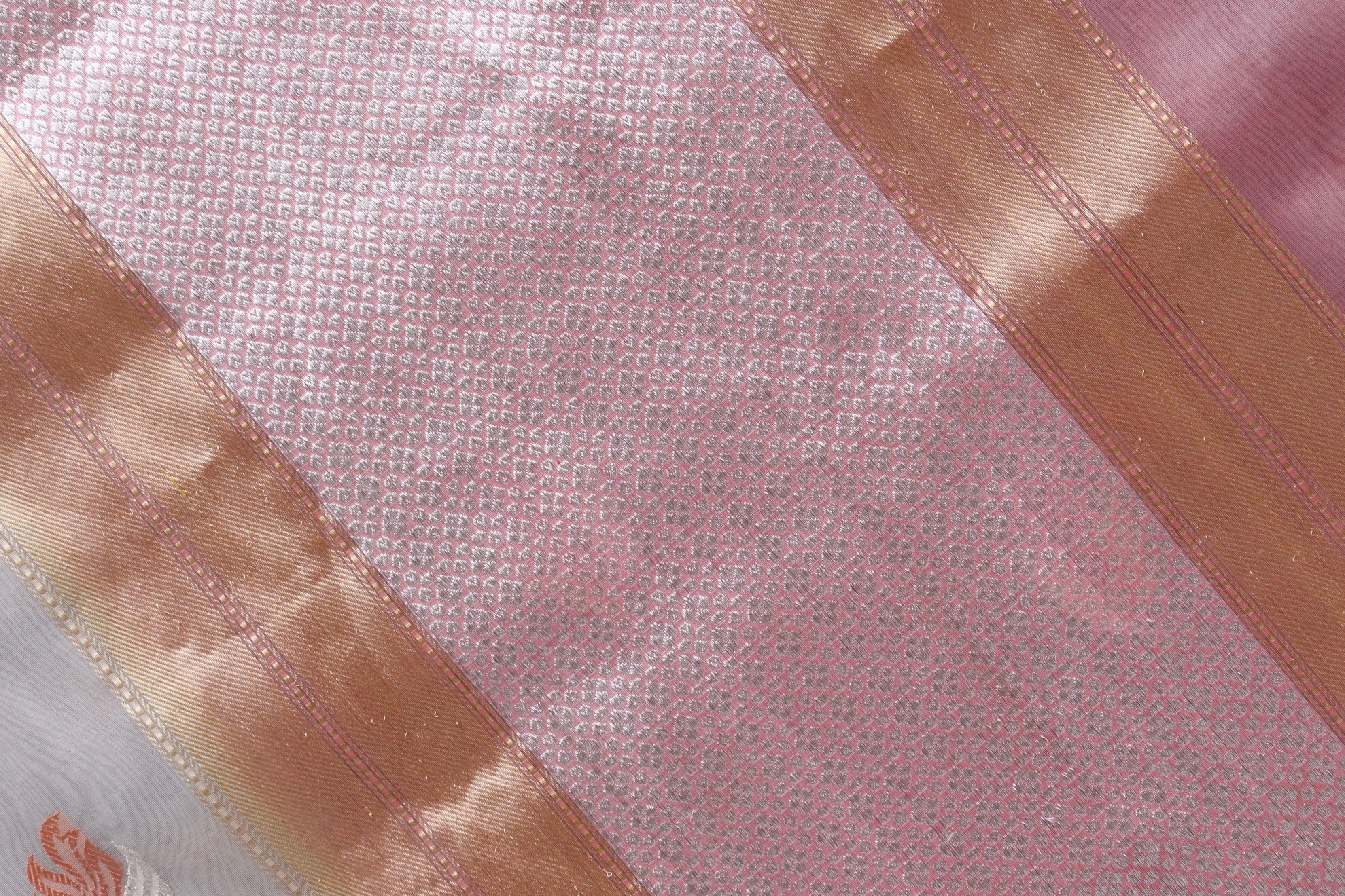 White Kadhua Organza Handloom Banarasi Saree