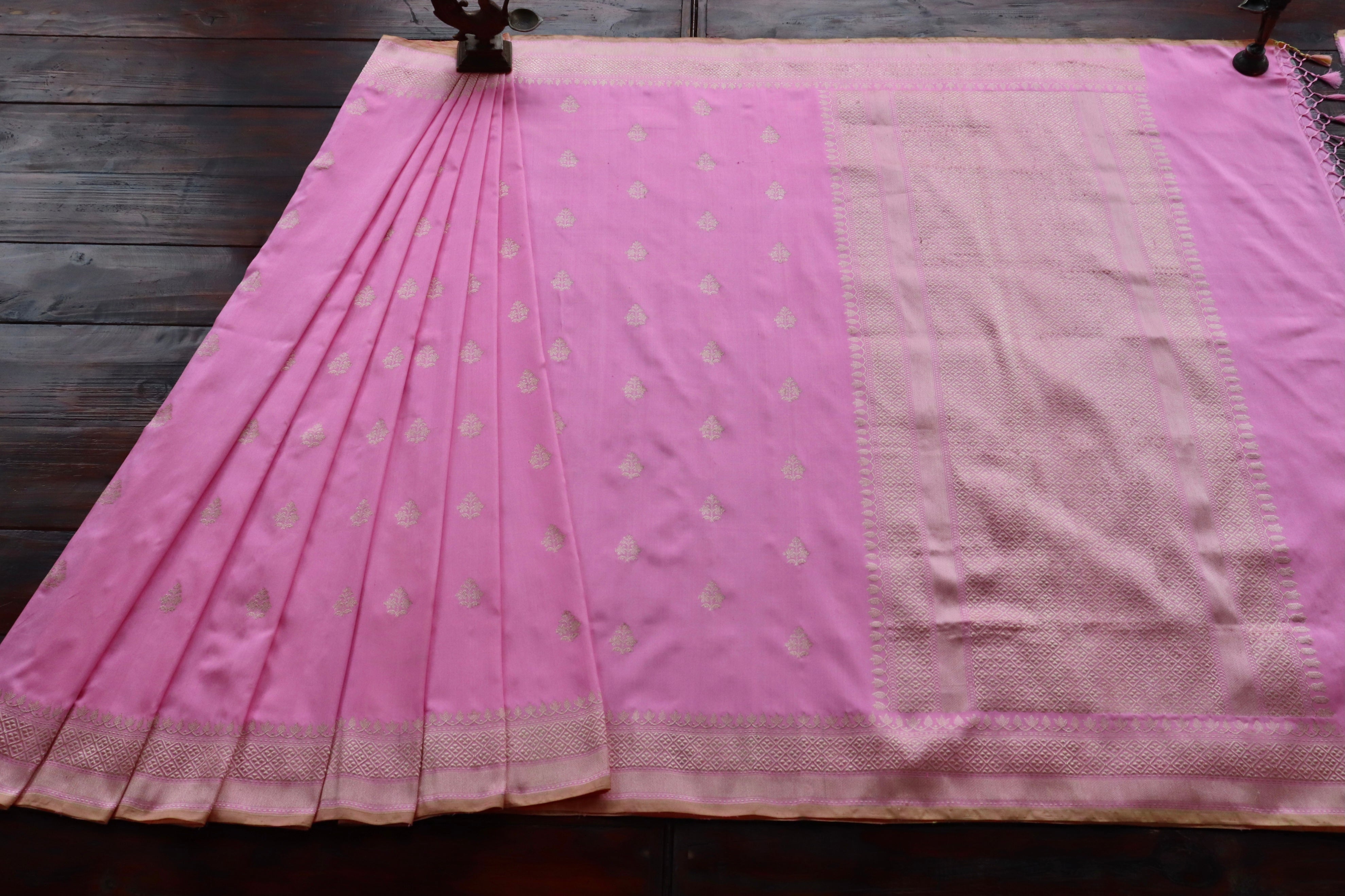 Pink Leaf Motif Handloom Banarasi Silk Saree