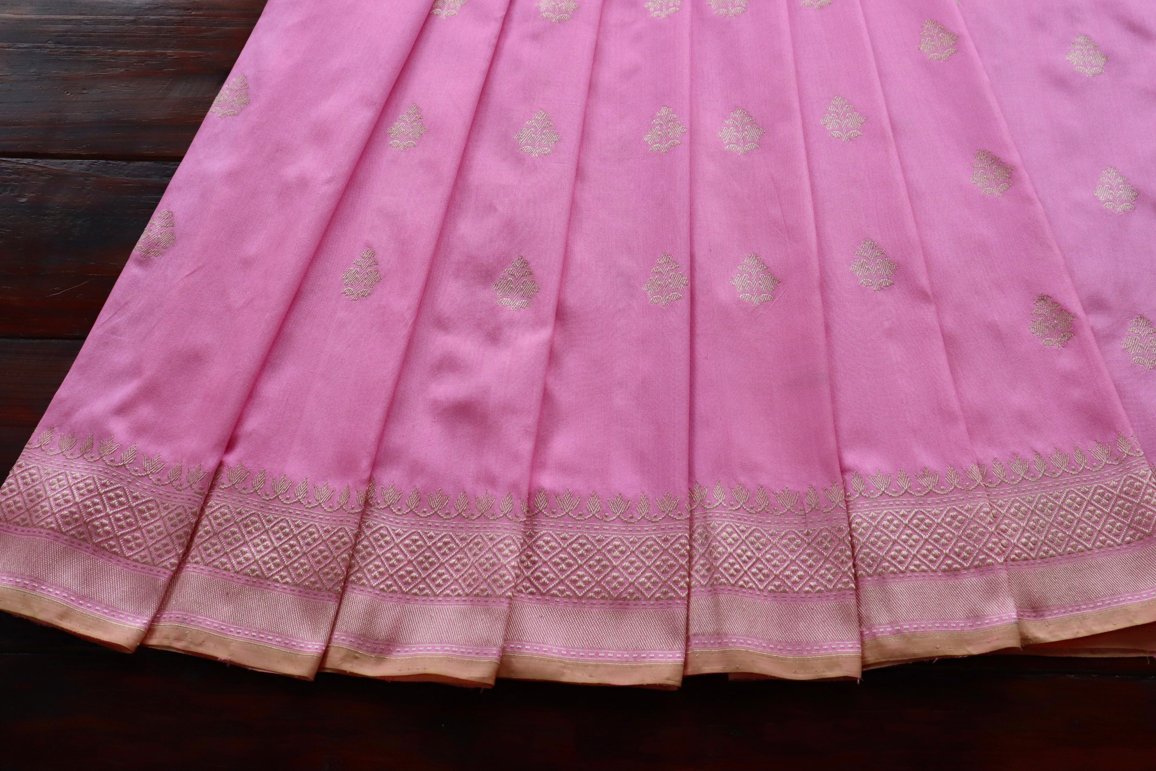 Pink Leaf Motif Handloom Banarasi Silk Saree